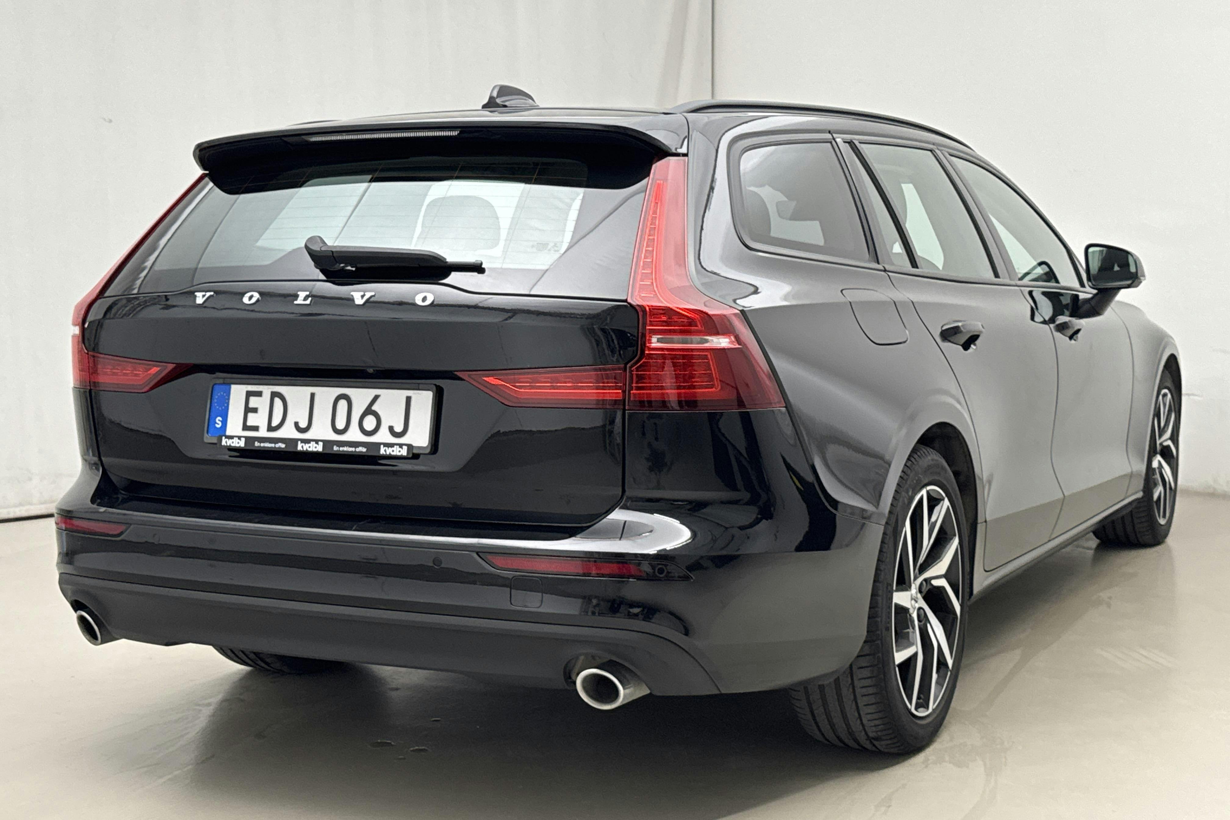 Volvo V60 T6 AWD Twin Engine (340hk) - 5 579 mil - Automat - svart - 2020