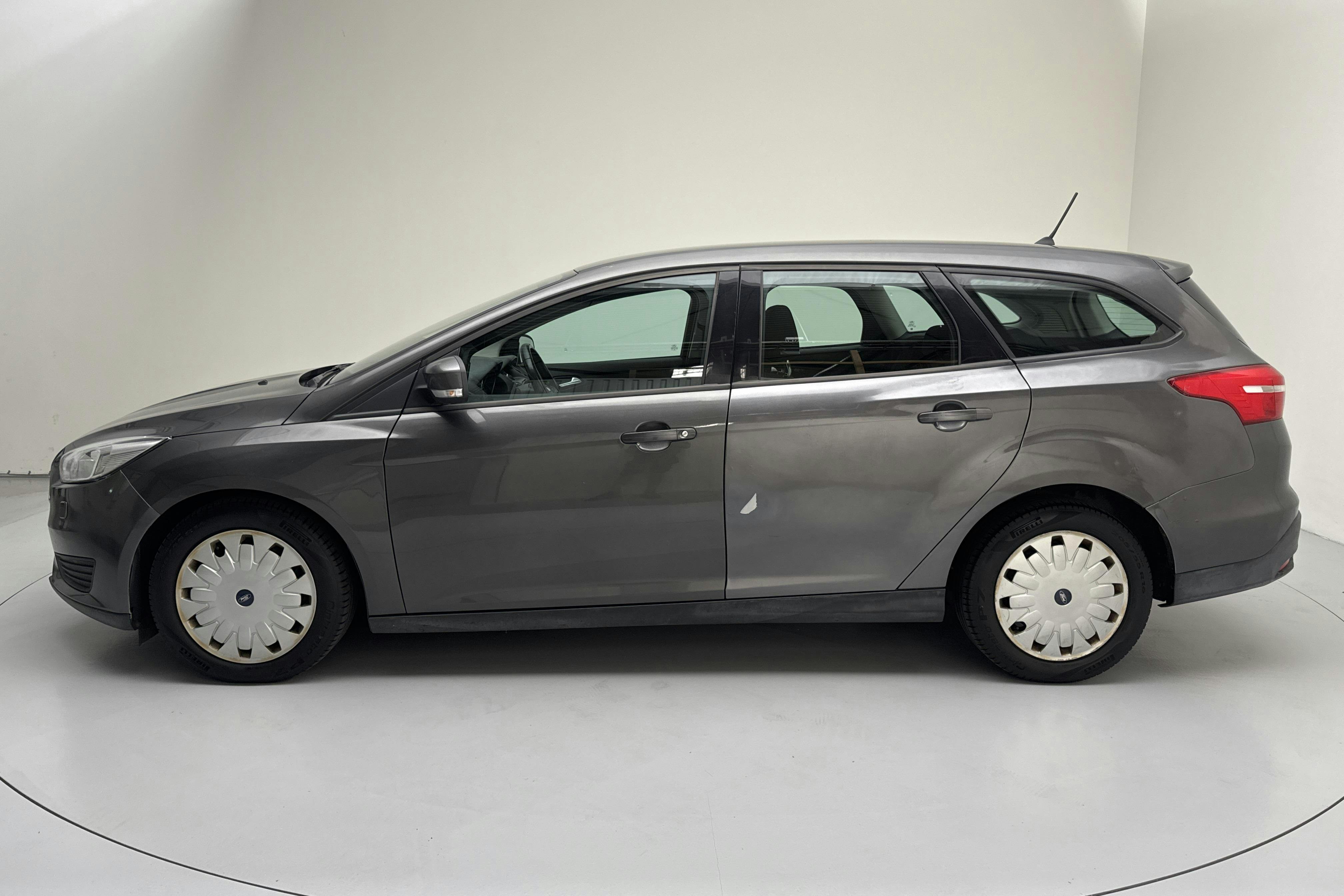 Esitlusfoto 2 aadressil 12: Ford Focus 1.5 TDCi ECOnetic Kombi (105hk) - 204 660 km - Käsitsi - hall - 2017