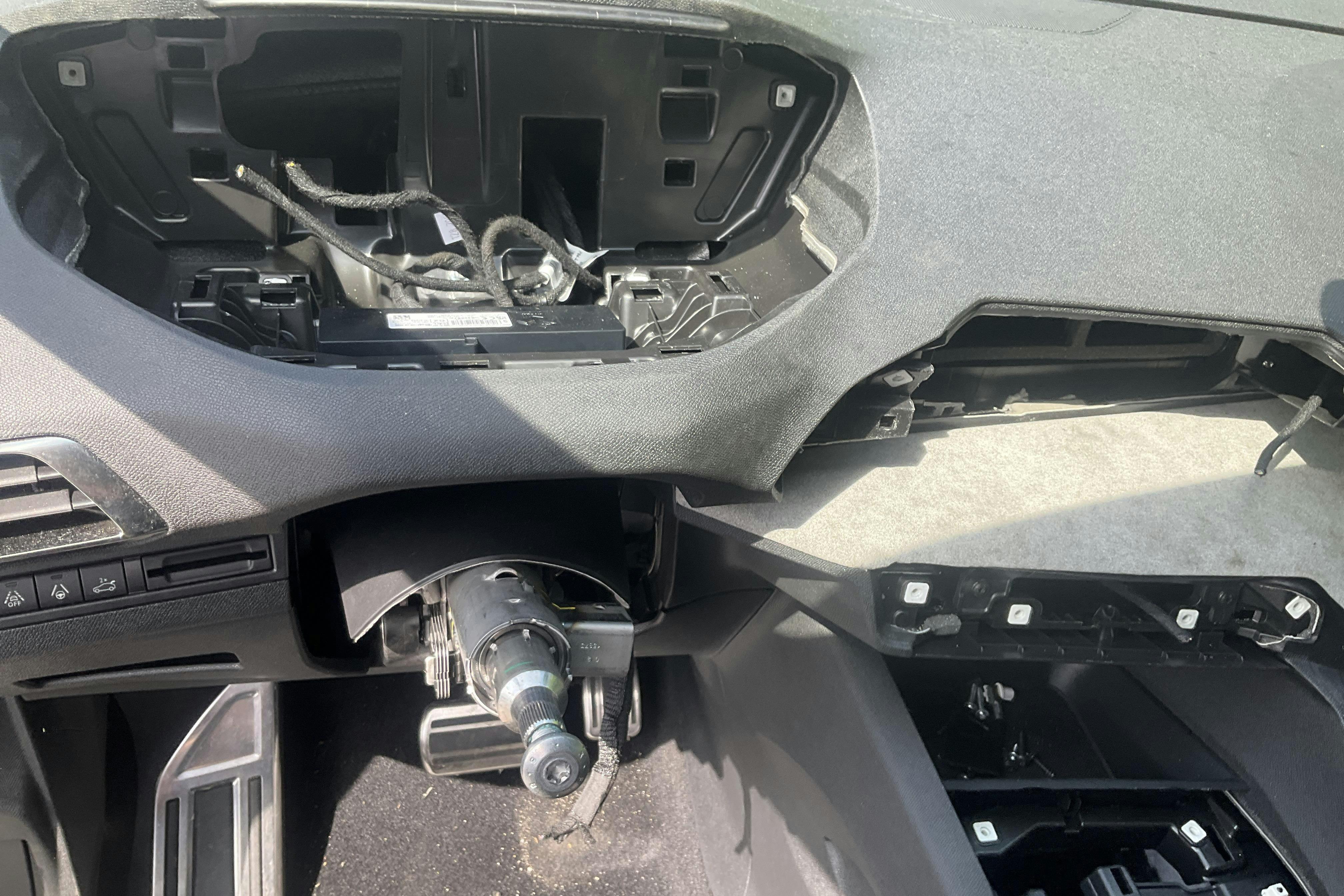 Presentationsfoto 9 av 9: Peugeot 5008 1.2 PureTech (130hk) - 0 mil - Automat - vit - 2024