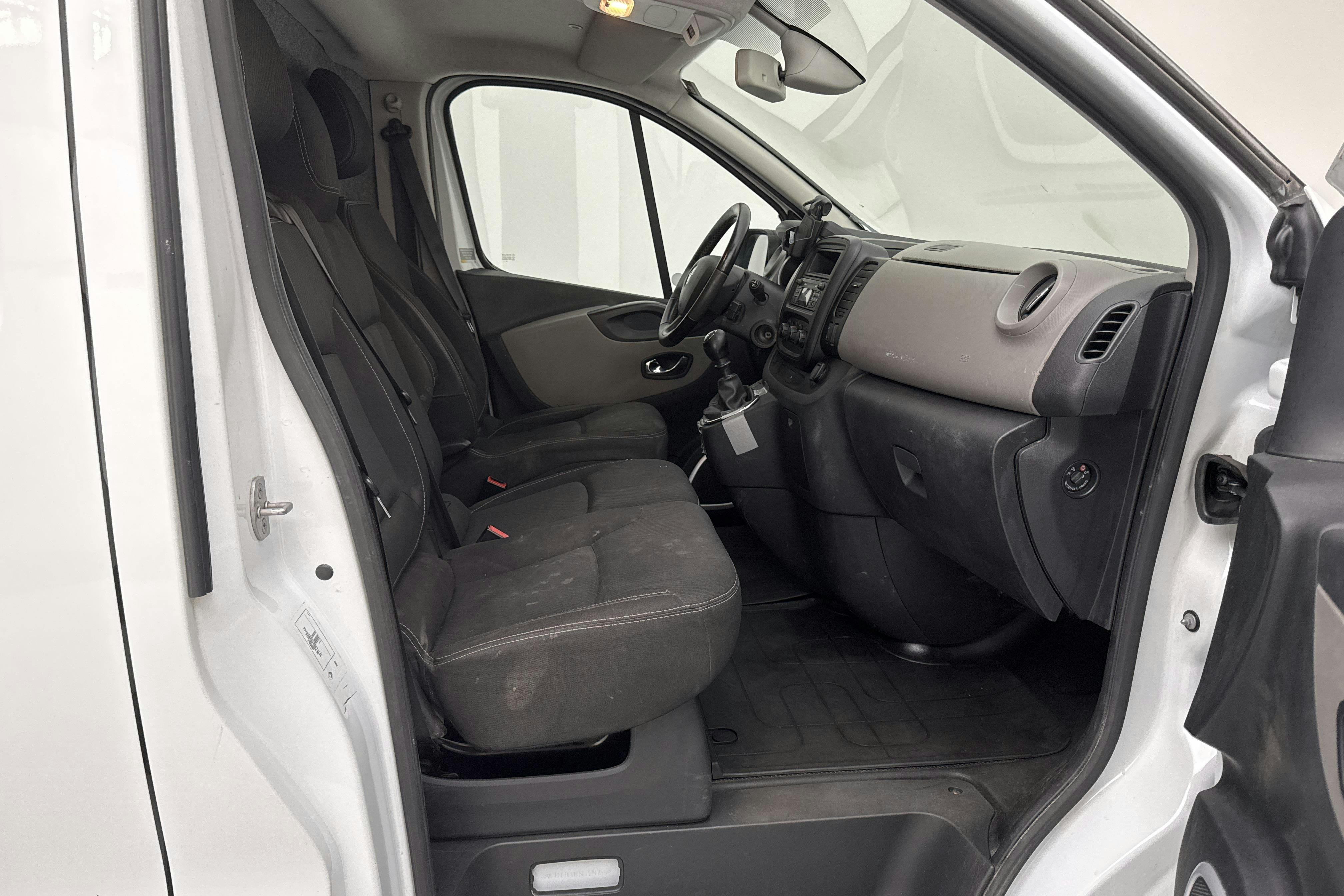 Renault Trafic 1.6 dCi Skåp (125hk) - 137 310 km - Käsitsi - valge - 2016