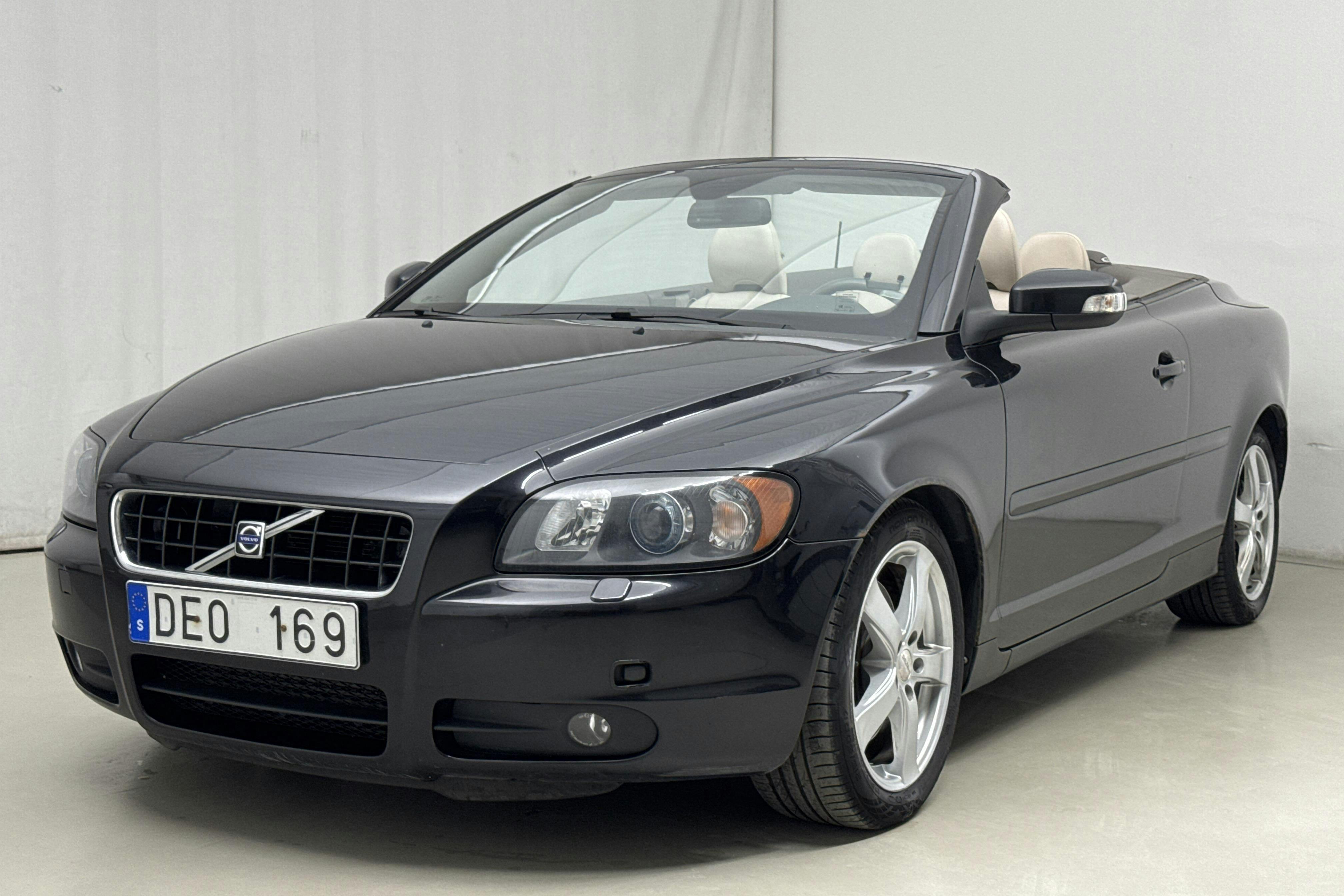 Volvo C70 D5 Cabriolet (180hk) - 17 917 mil - Automat - svart - 2008