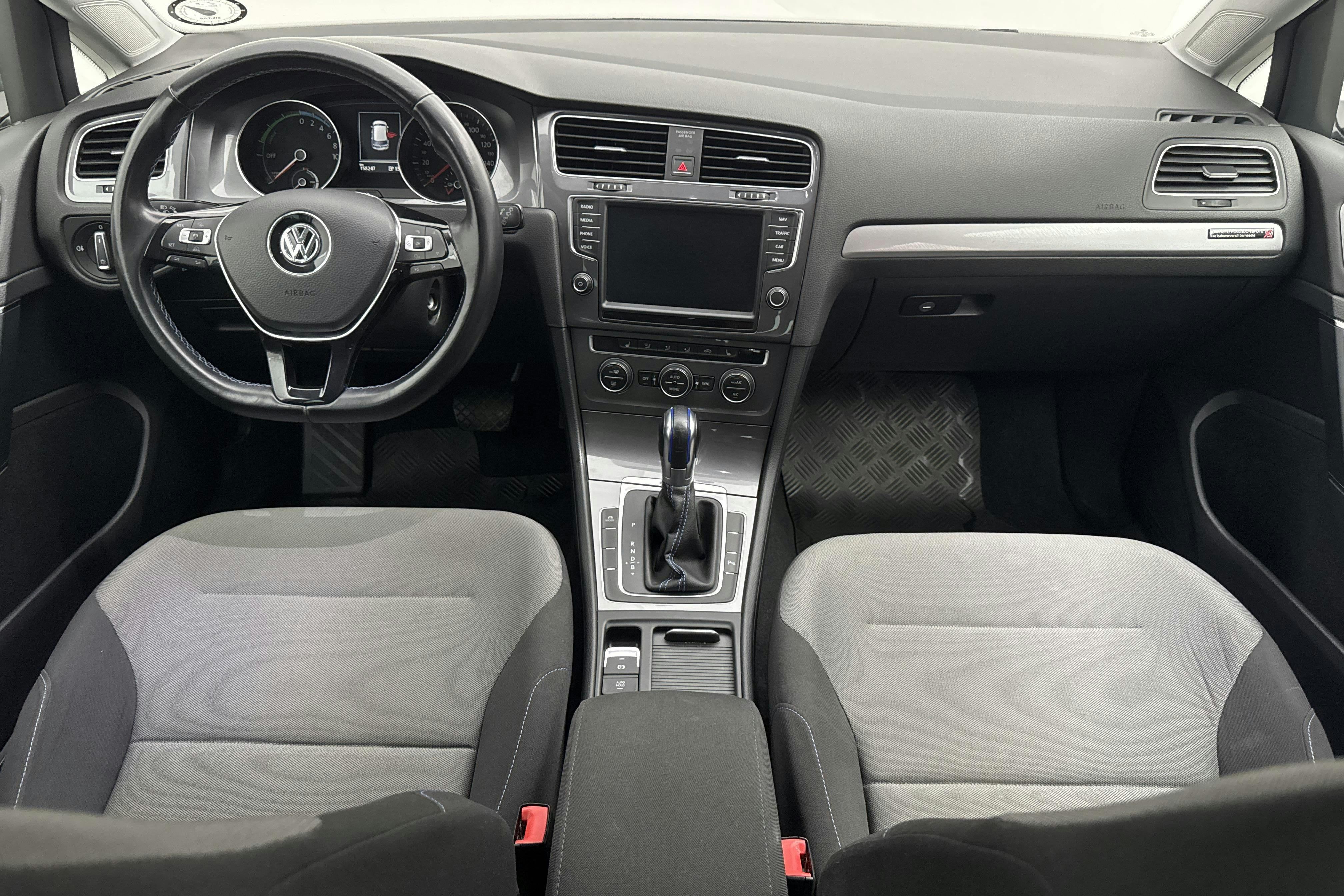 VW e-Golf VII 5dr (115hk) - 15 825 mil - Automat - silver - 2015