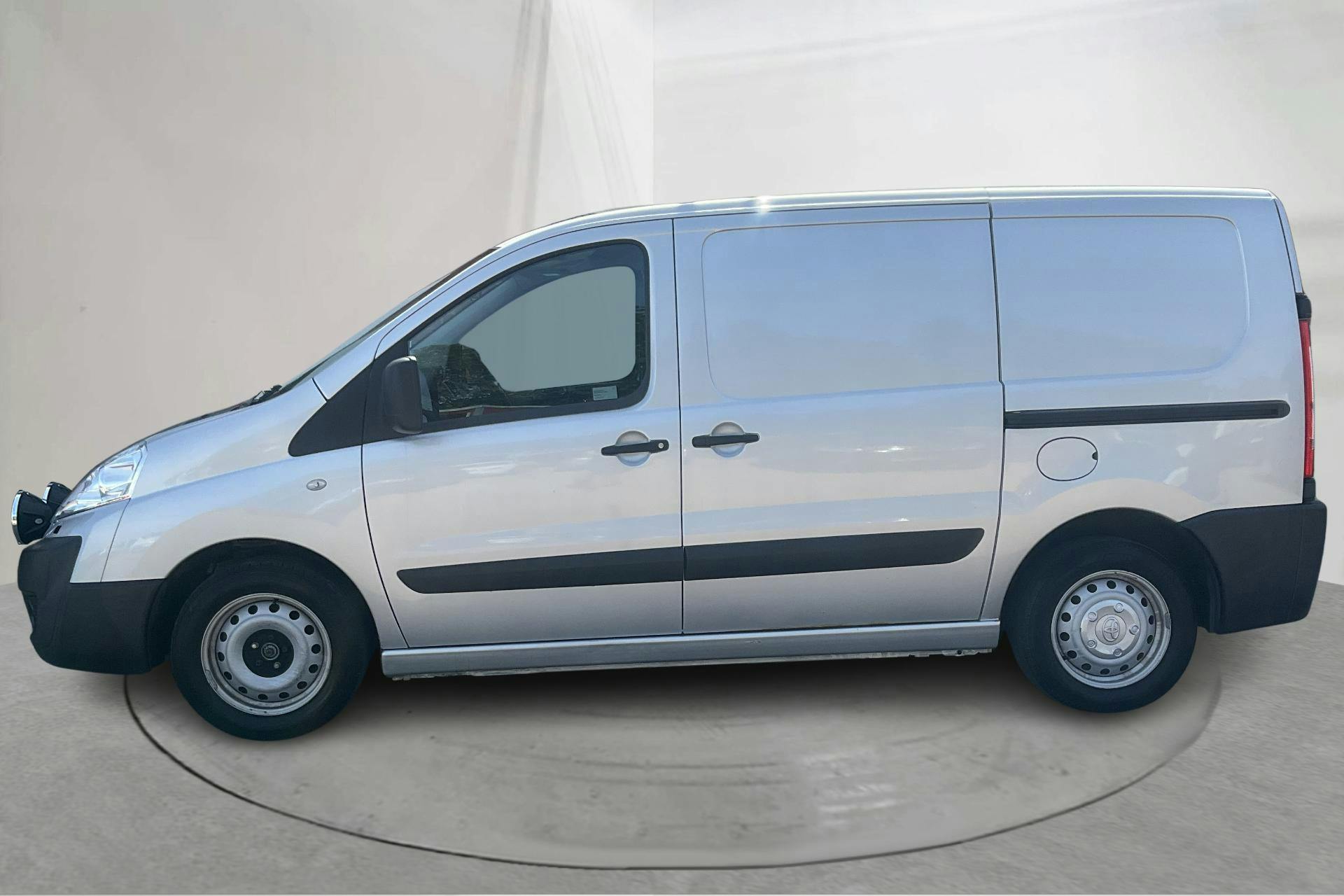 Presentation photo 2 of 11: Toyota PROACE 2.0 D-4D (128hk) - 120 300 km - Manual - silver - 2014