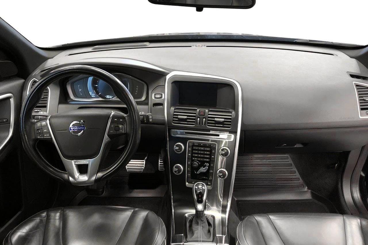 Volvo XC60 D5 AWD (220hk) - 14 875 mil - Automat - svart - 2017