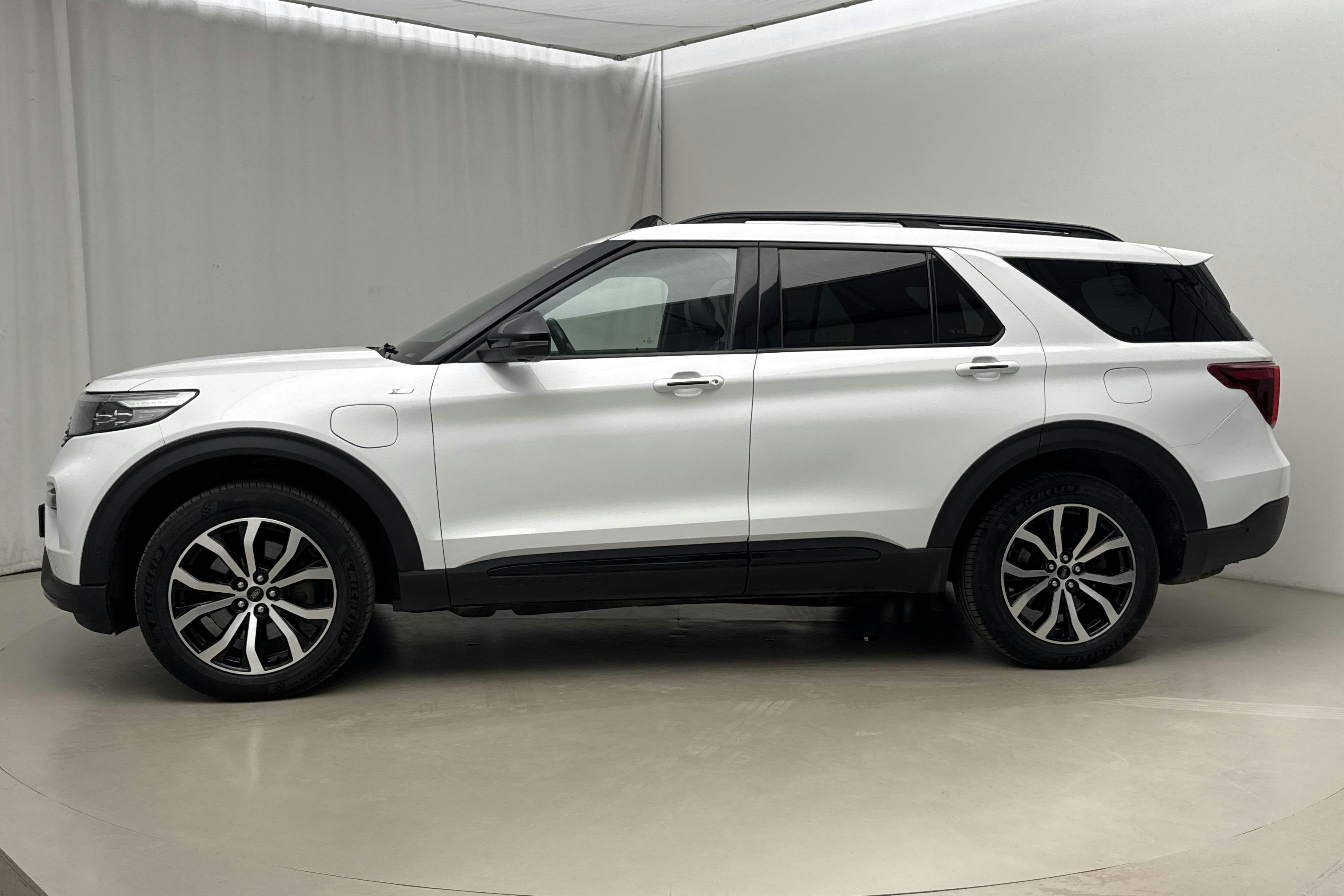 Presentation photo 2 of 23: Ford Explorer 3.0T EcoBoost (457hk) - 174 300 km - Automatic - white - 2021