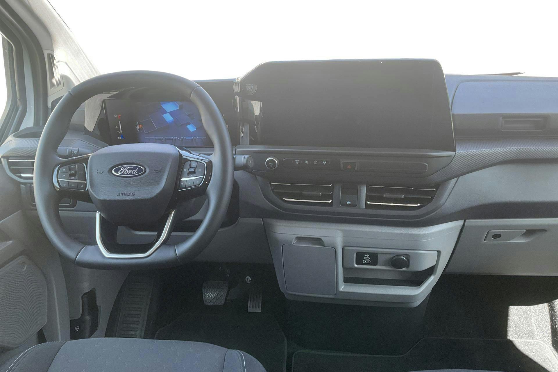 Ford Transit Custom 2.5L PHEV (233hk) - 1 071 mil - Automat - vit - 2025