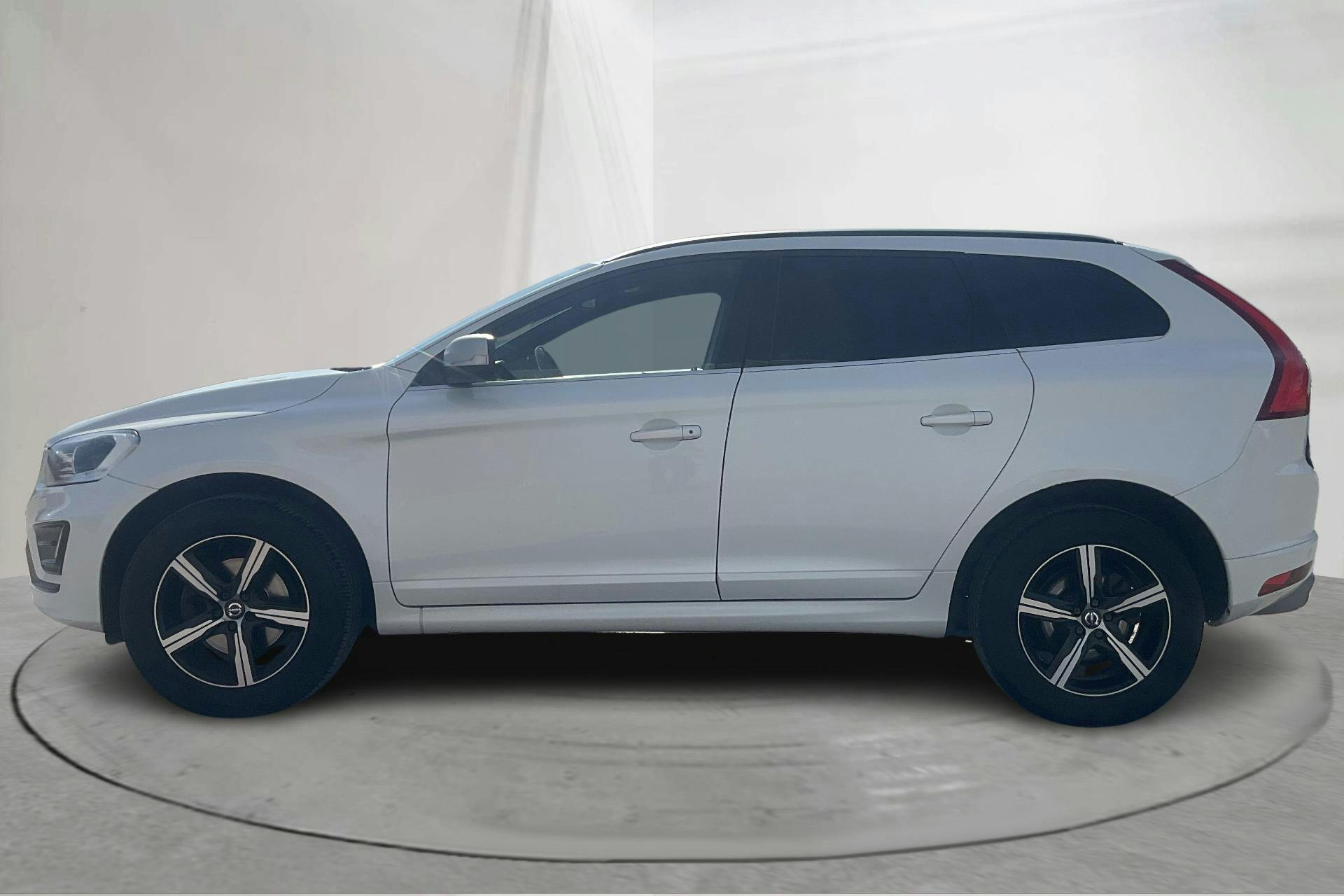 Presentationsfoto 2 av 19: Volvo XC60 D4 AWD (190hk) - 18 428 mil - Automat - vit - 2017