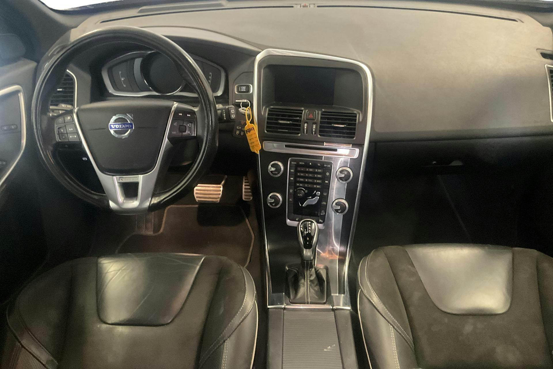 Volvo XC60 D4 AWD (190hk) - 18 428 mil - Automat - vit - 2017