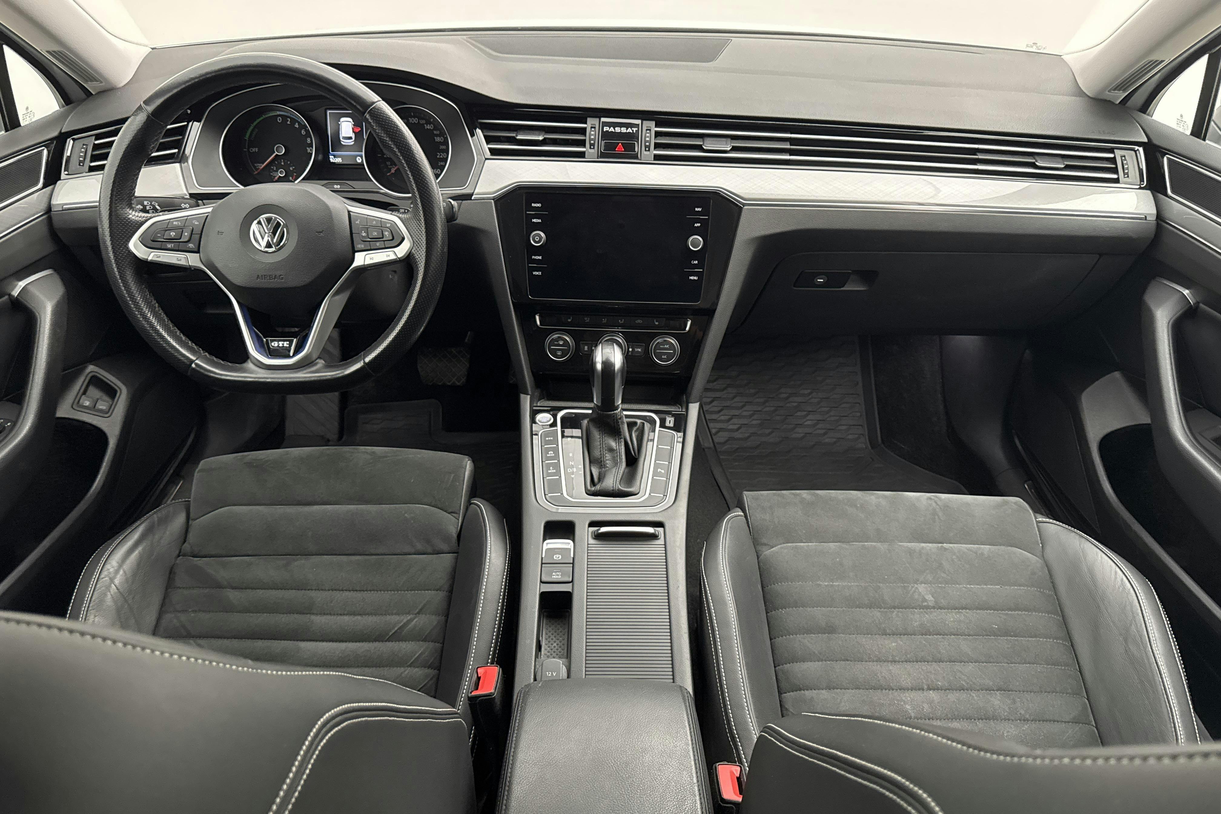 VW Passat 1.4 GTE Sportscombi (218hk) - 92 210 km - Automaatne - valge - 2020