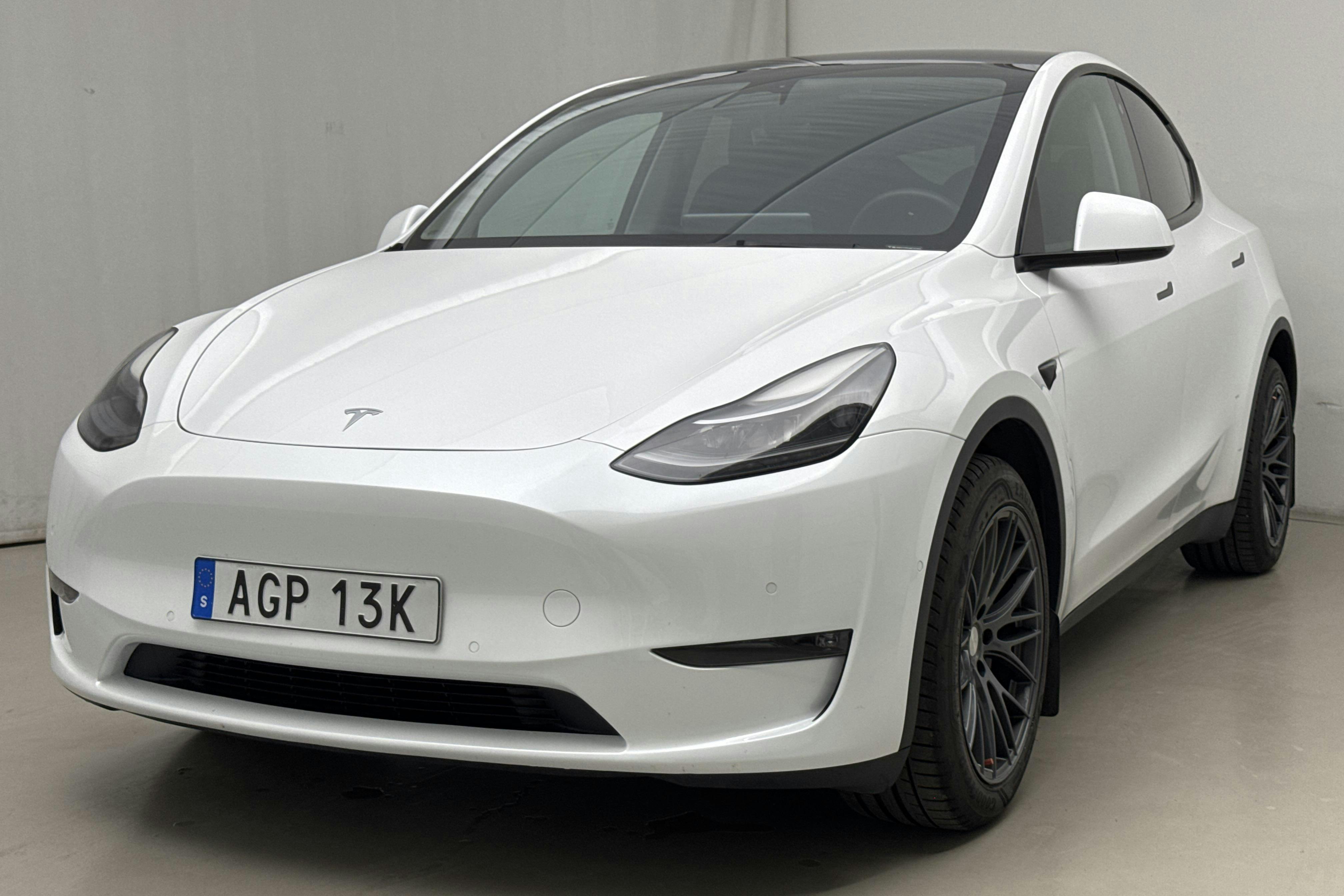 Presentationsfoto 1 av 21: Tesla Model Y Long Range Dual Motor AWD - 7 938 mil - Automat - vit - 2022
