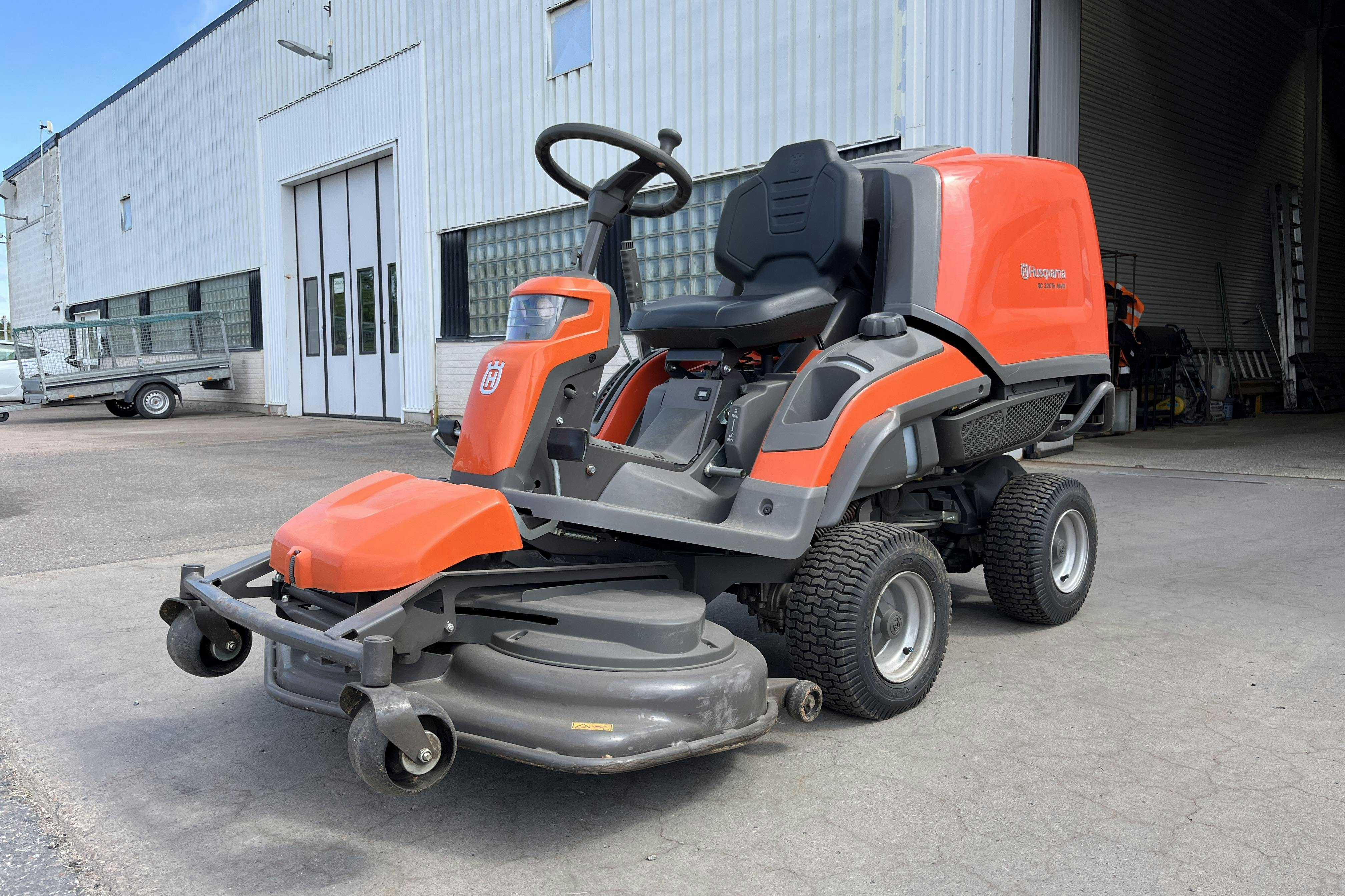 Huskvarna Gräsklippare RC 320 TS AWD - 0 km - 2024