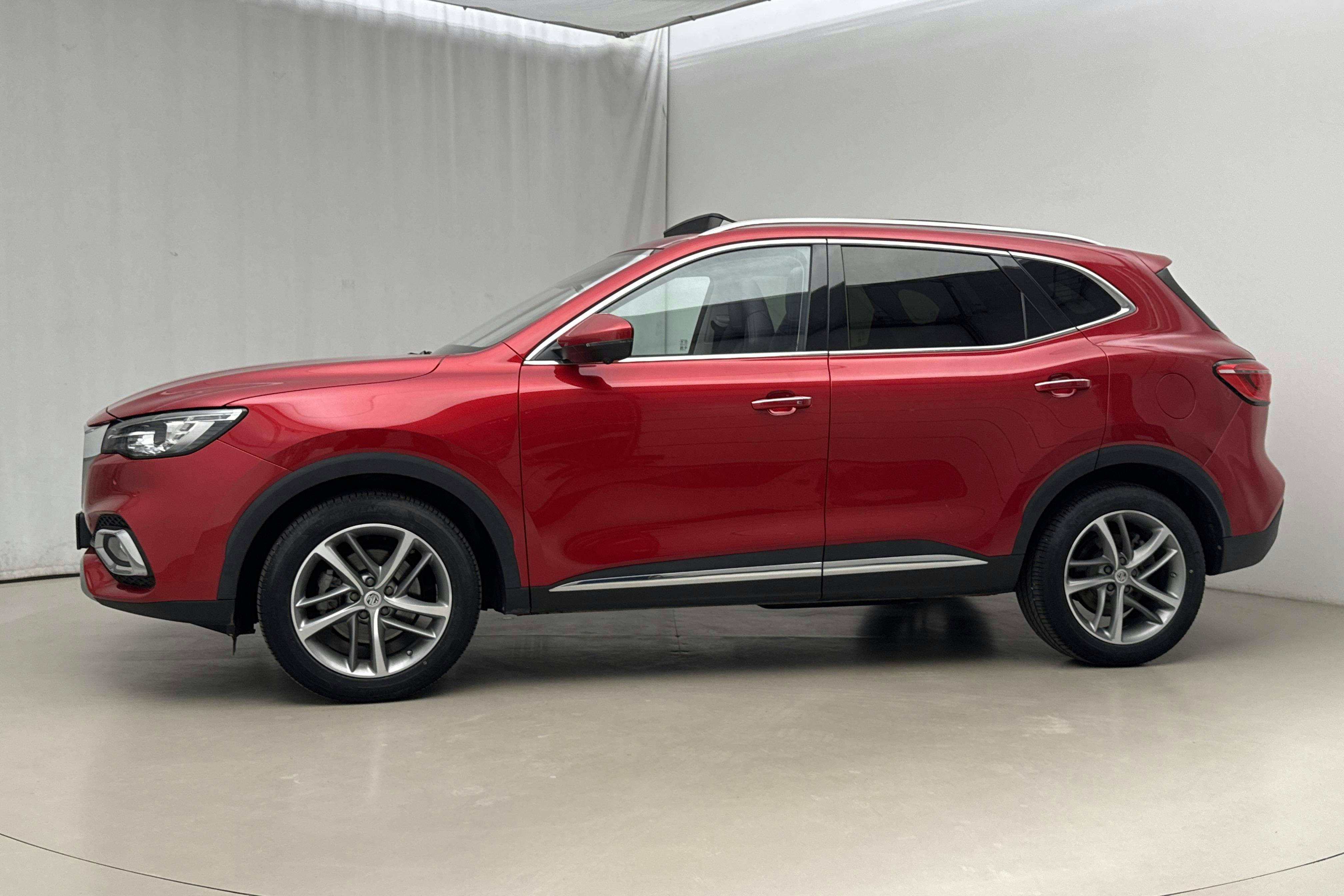 Presentation photo 2 of 20: MG EHS 1.5T PHEV (258hk) - 42 190 km - Automatic - red - 2022