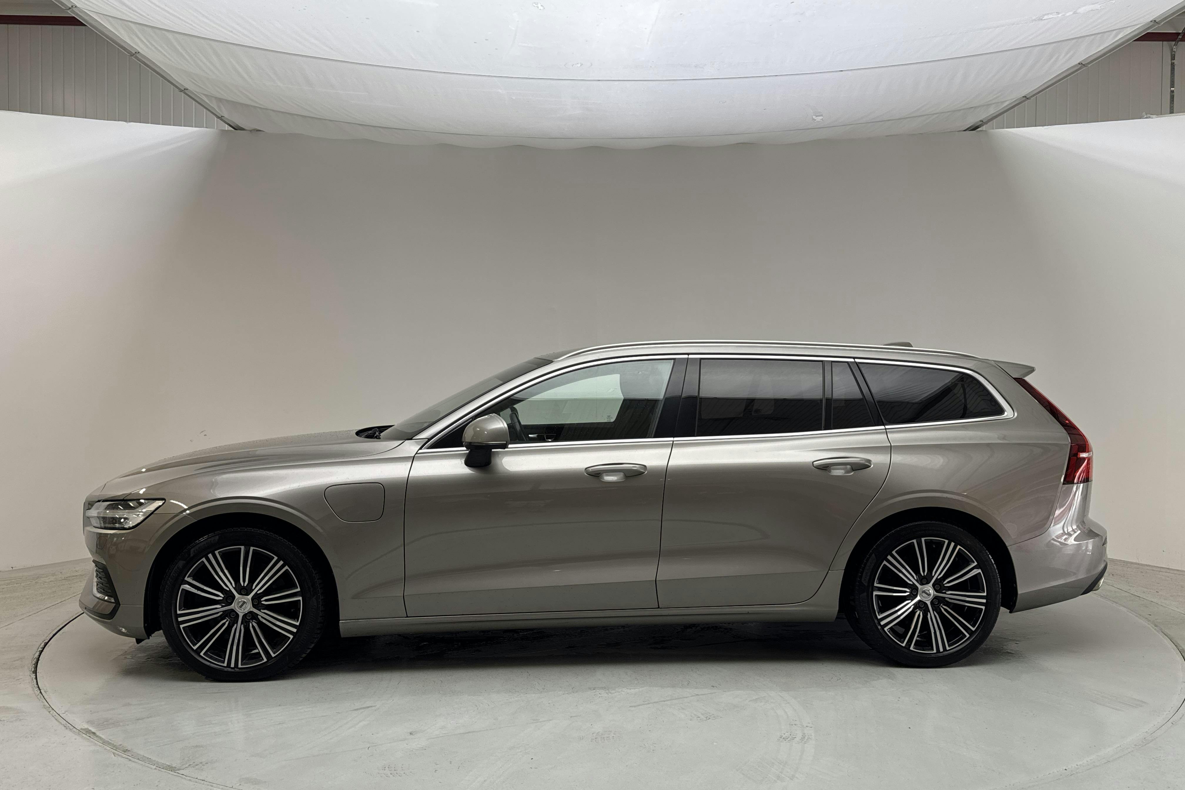 Presentation photo 2 of 15: Volvo V60 T6 AWD Recharge (340hk) - 162 000 km - Automatic - gray - 2022