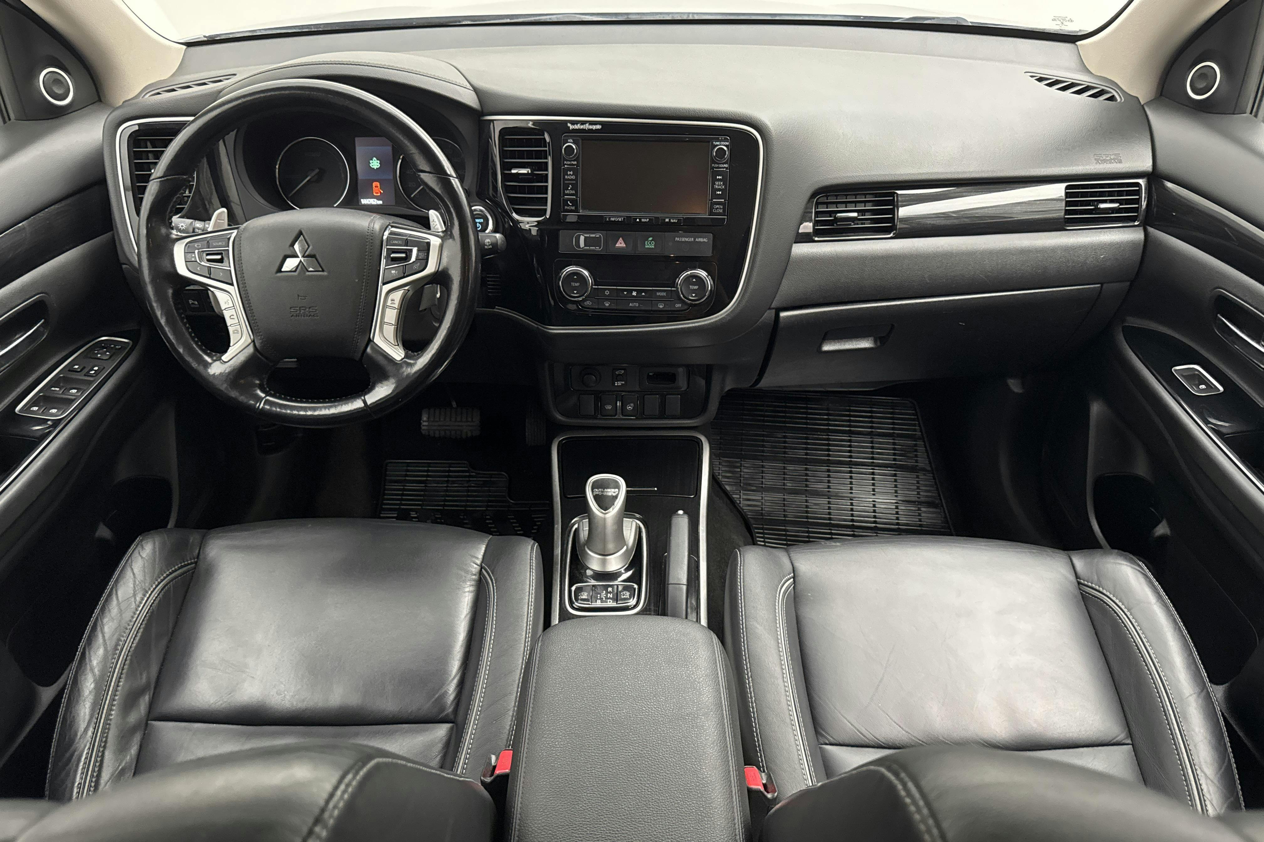 Mitsubishi Outlander 2.0 Plug-in Hybrid 4WD (121hk) - 14 477 mil - Automat - grå - 2016