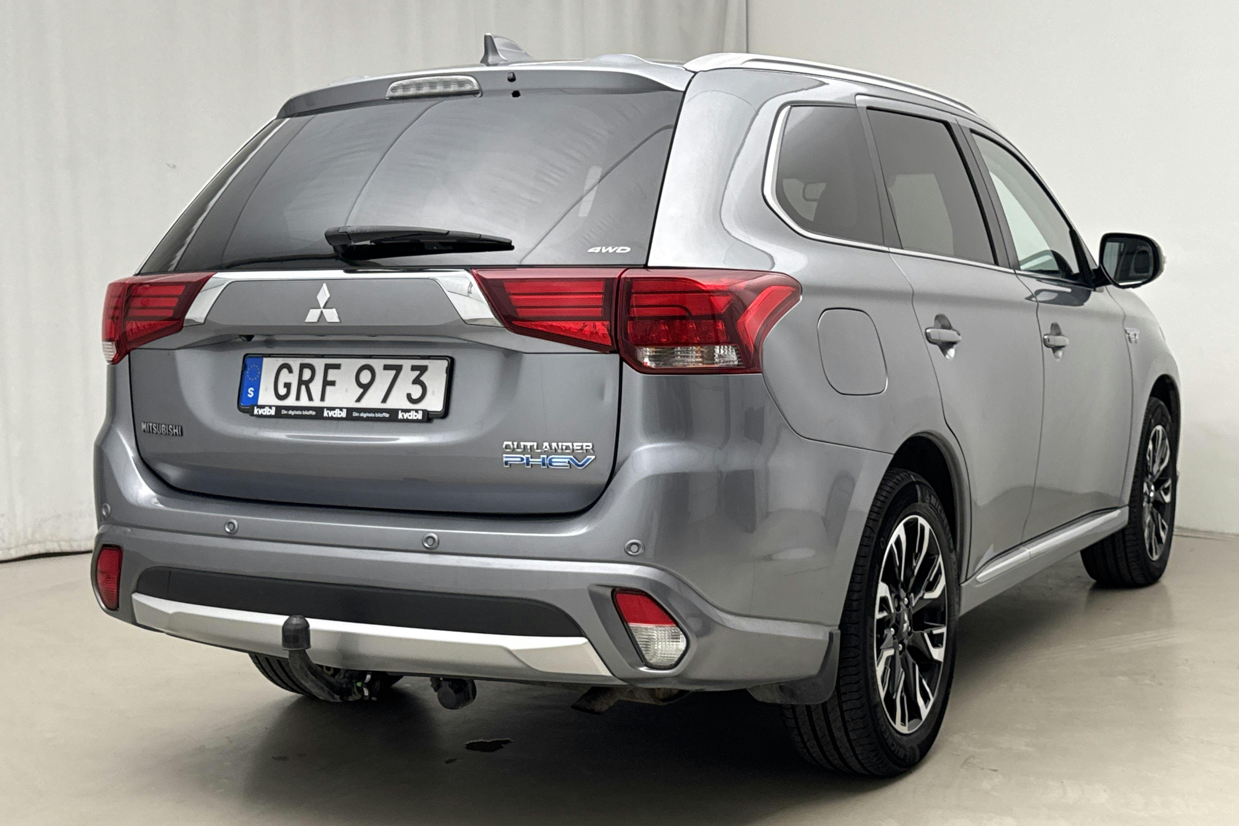 Mitsubishi Outlander 2.0 Plug-in Hybrid 4WD (121hk) - 14 477 mil - Automat - grå - 2016