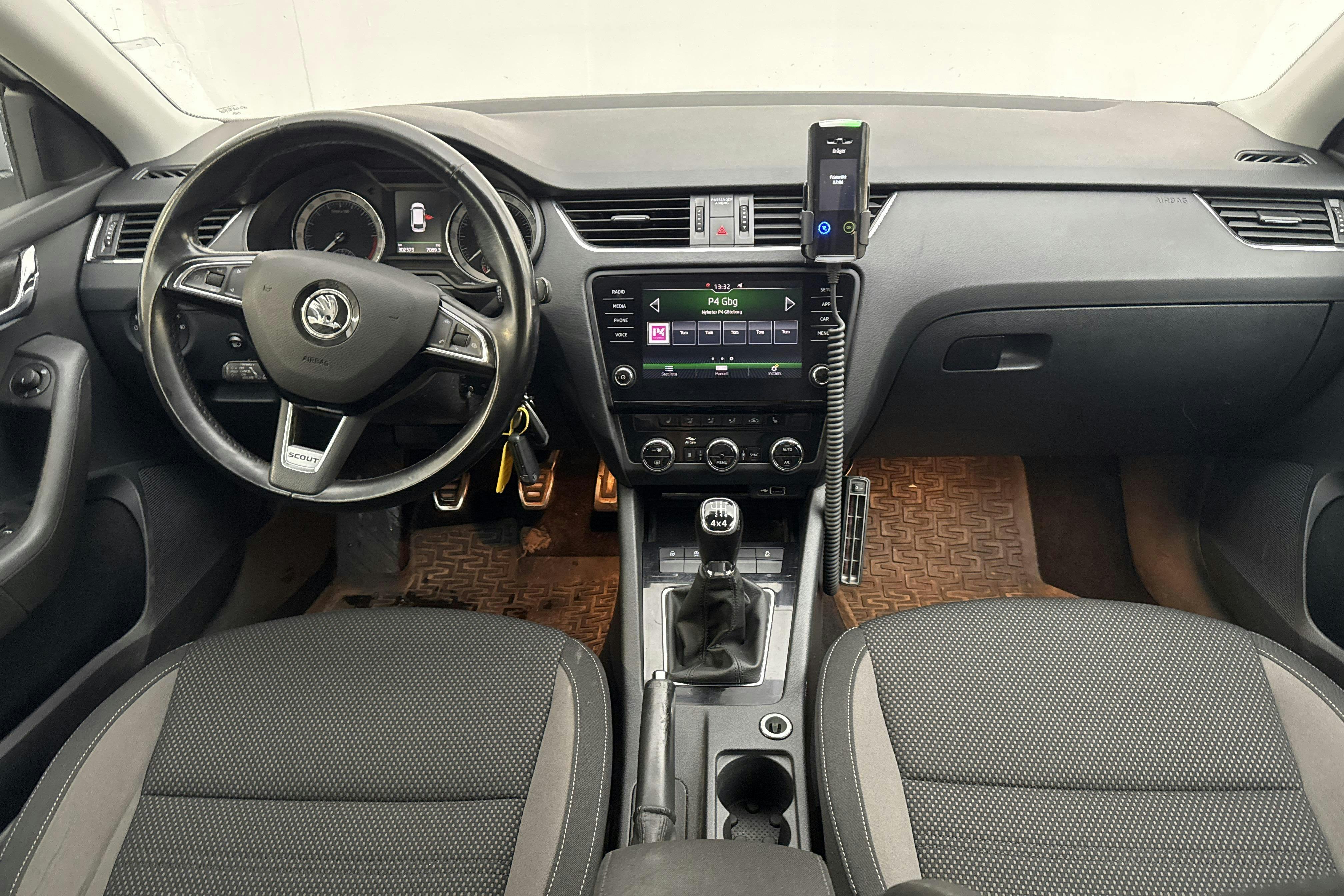 Skoda Octavia Scout II 2.0 TDI 4X4 (150hk) - 302 570 km - Käsitsi - valge - 2018