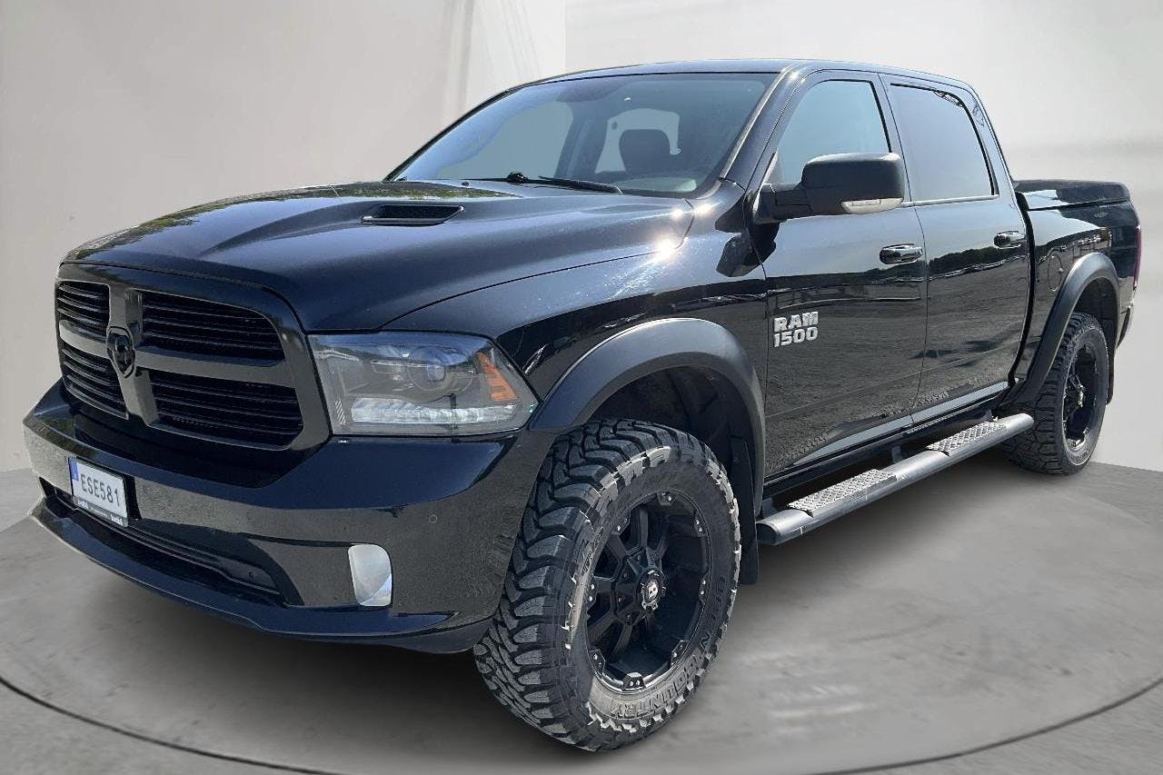 Dodge RAM 1500 5.7 4WD (401hk) - 16 186 mil - Automat - svart - 2015