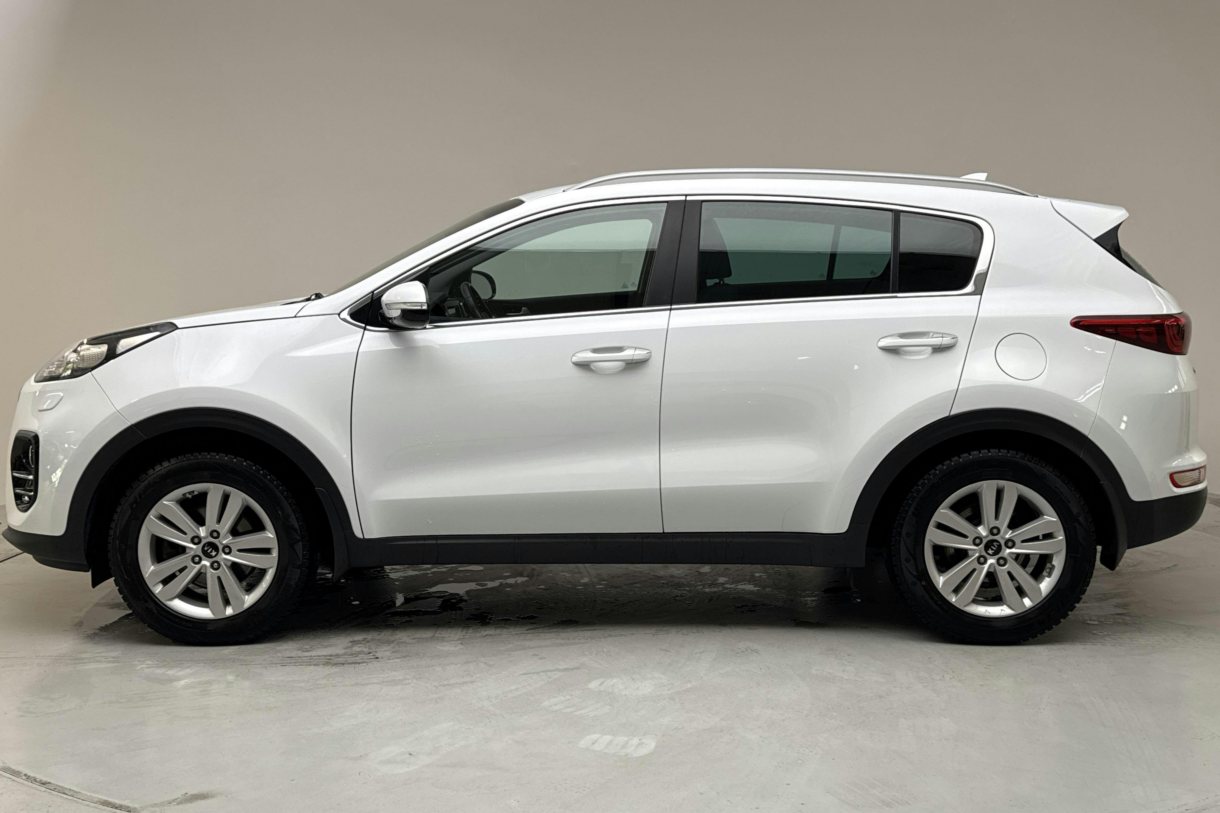 Presentation photo 2 of 12: KIA Sportage 1.6 2WD (136hk) - 98 600 km - Manual - white - 2017