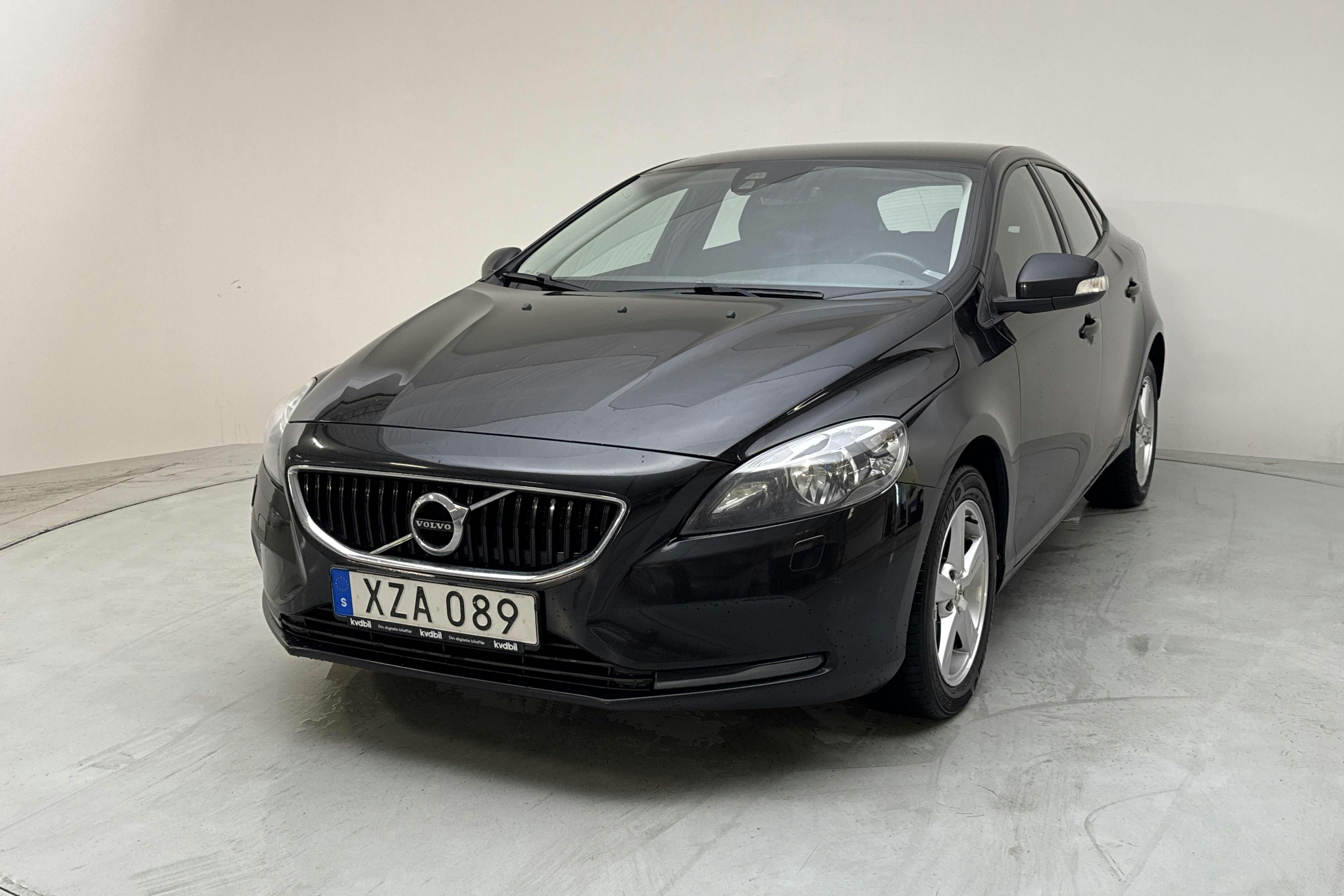 Volvo V40 T3 (152hk) - 129 640 km - Automatic - black - 2018