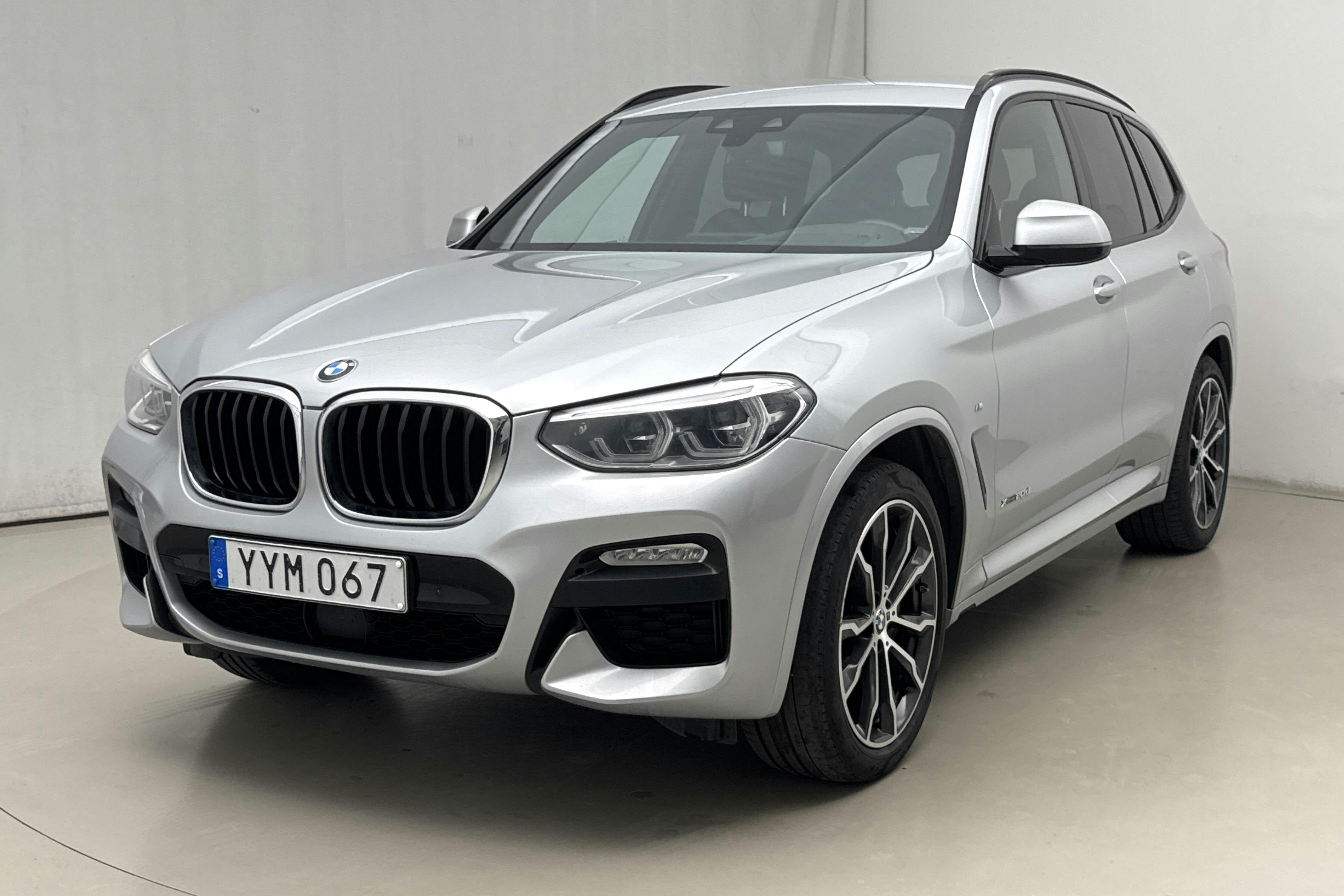 Presentationsfoto 1 av 20: BMW X3 xDrive20d, G01 (190hk) - 15 340 mil - Automat - silver - 2018