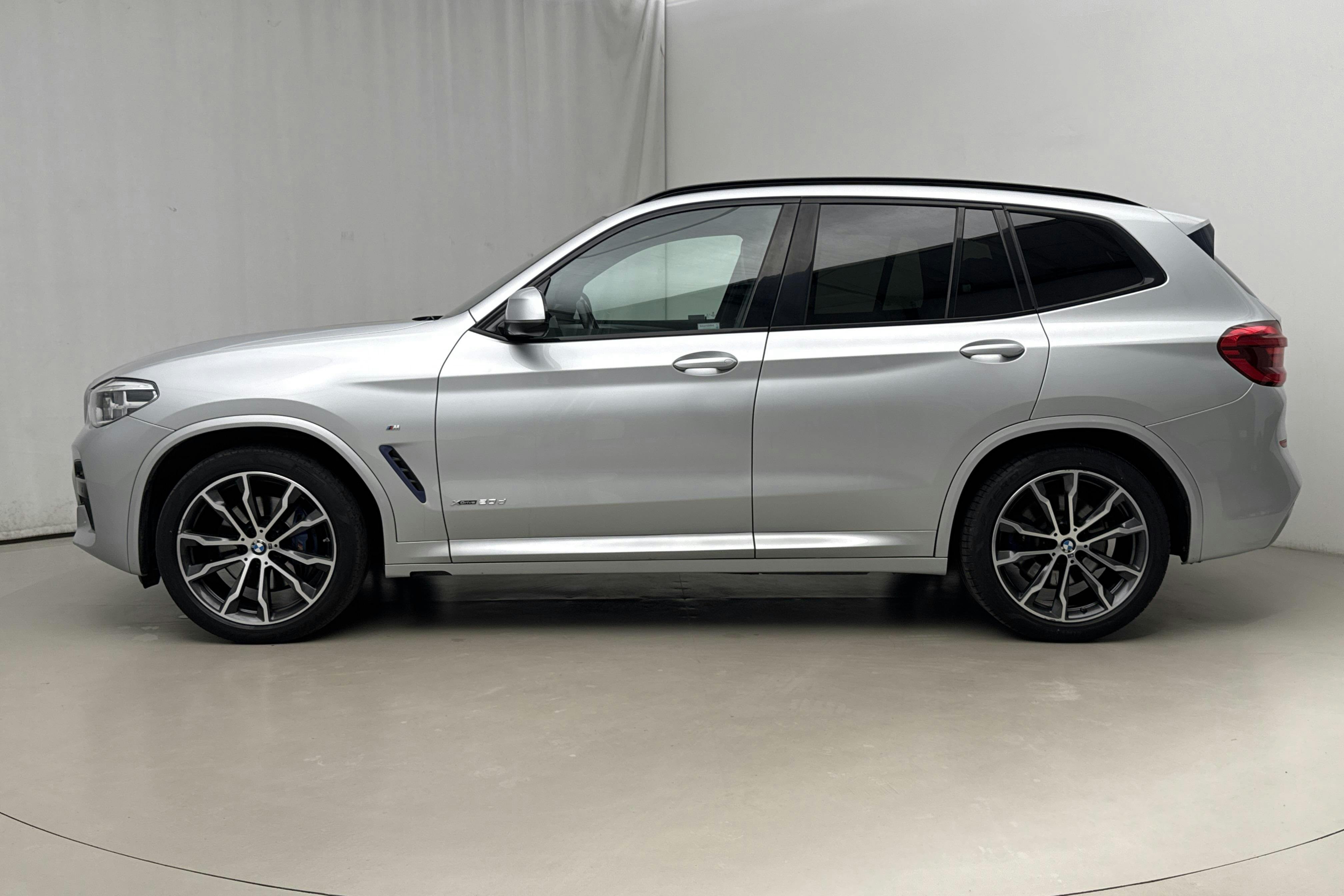 Presentationsfoto 2 av 20: BMW X3 xDrive20d, G01 (190hk) - 15 340 mil - Automat - silver - 2018