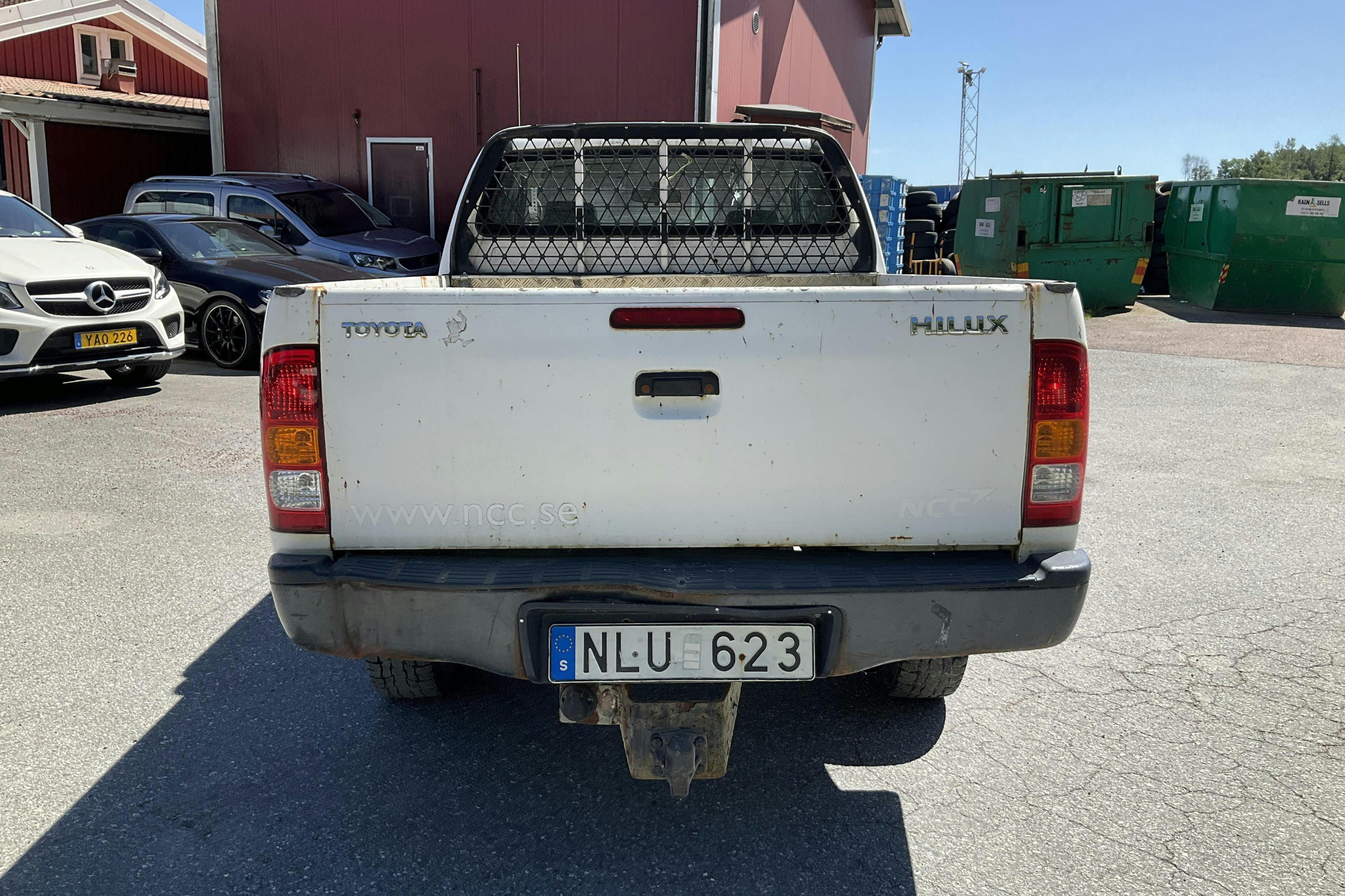 Toyota Hilux 2.5 D-4D 4WD (120hk) - 11 624 mil - Manuell - vit - 2008