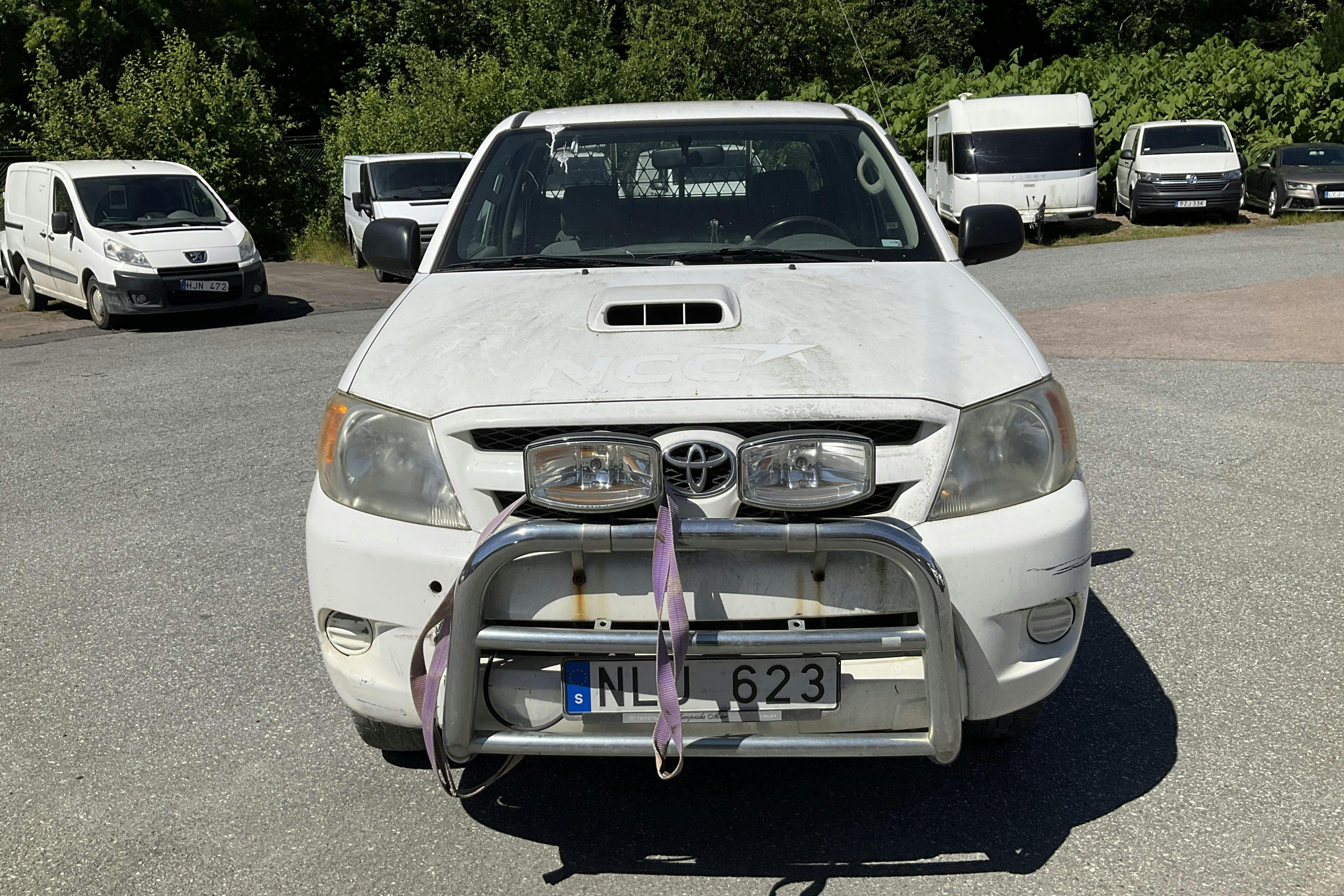 Toyota Hilux 2.5 D-4D 4WD (120hk) - 11 624 mil - Manuell - vit - 2008