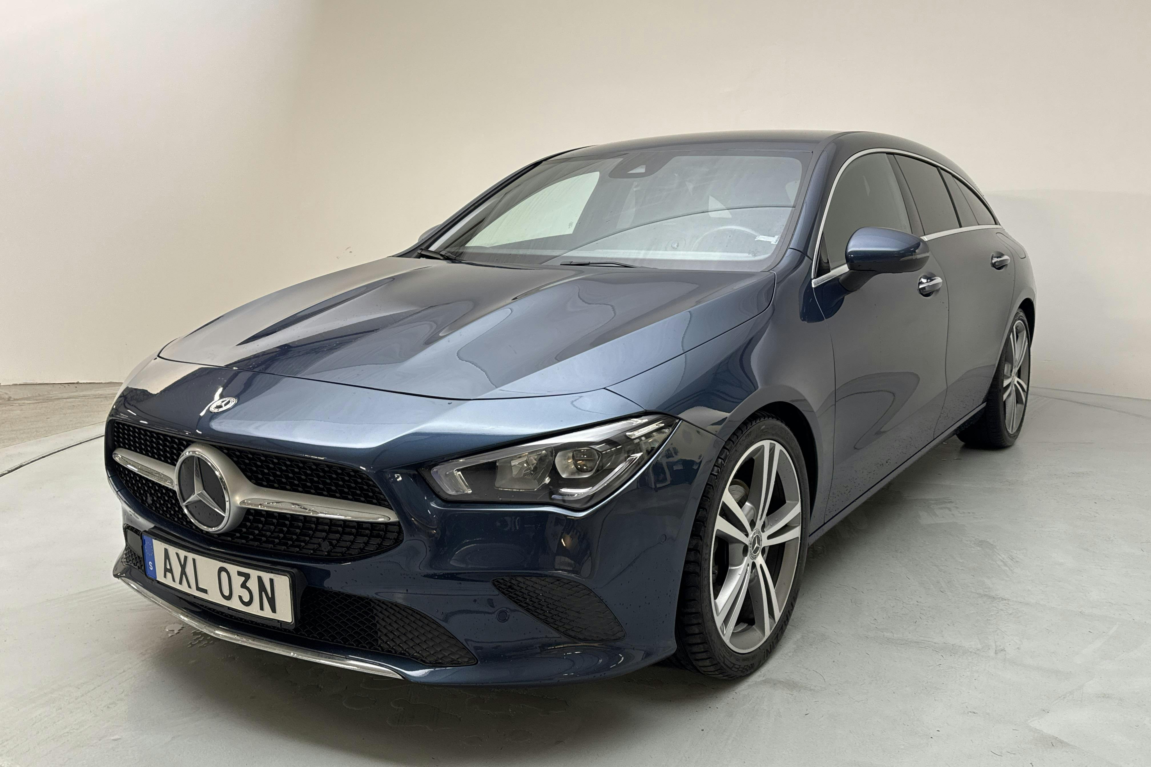 Presentationsfoto 1 av 15: Mercedes CLA 200 Shooting Brake X118 (163hk) - 6 765 mil - Automat - blå - 2020