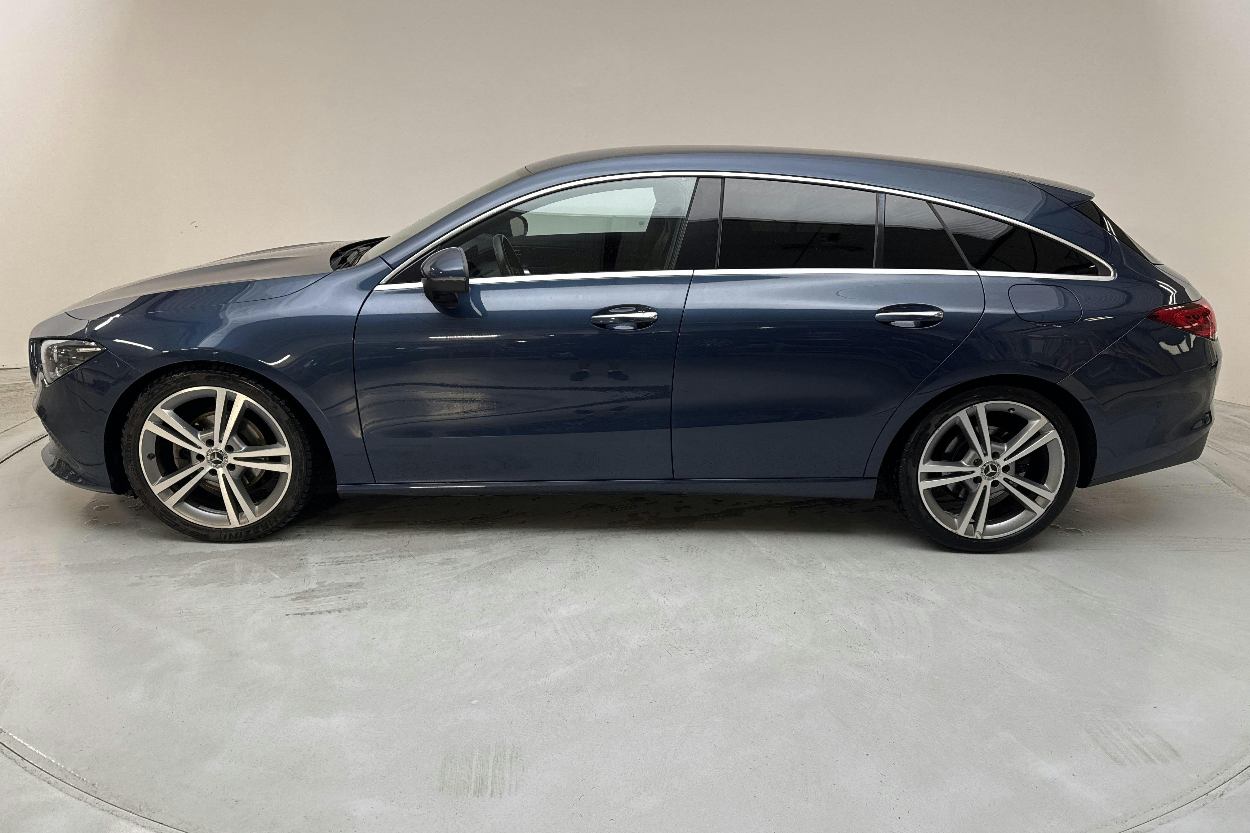 Presentationsfoto 2 av 15: Mercedes CLA 200 Shooting Brake X118 (163hk) - 6 765 mil - Automat - blå - 2020