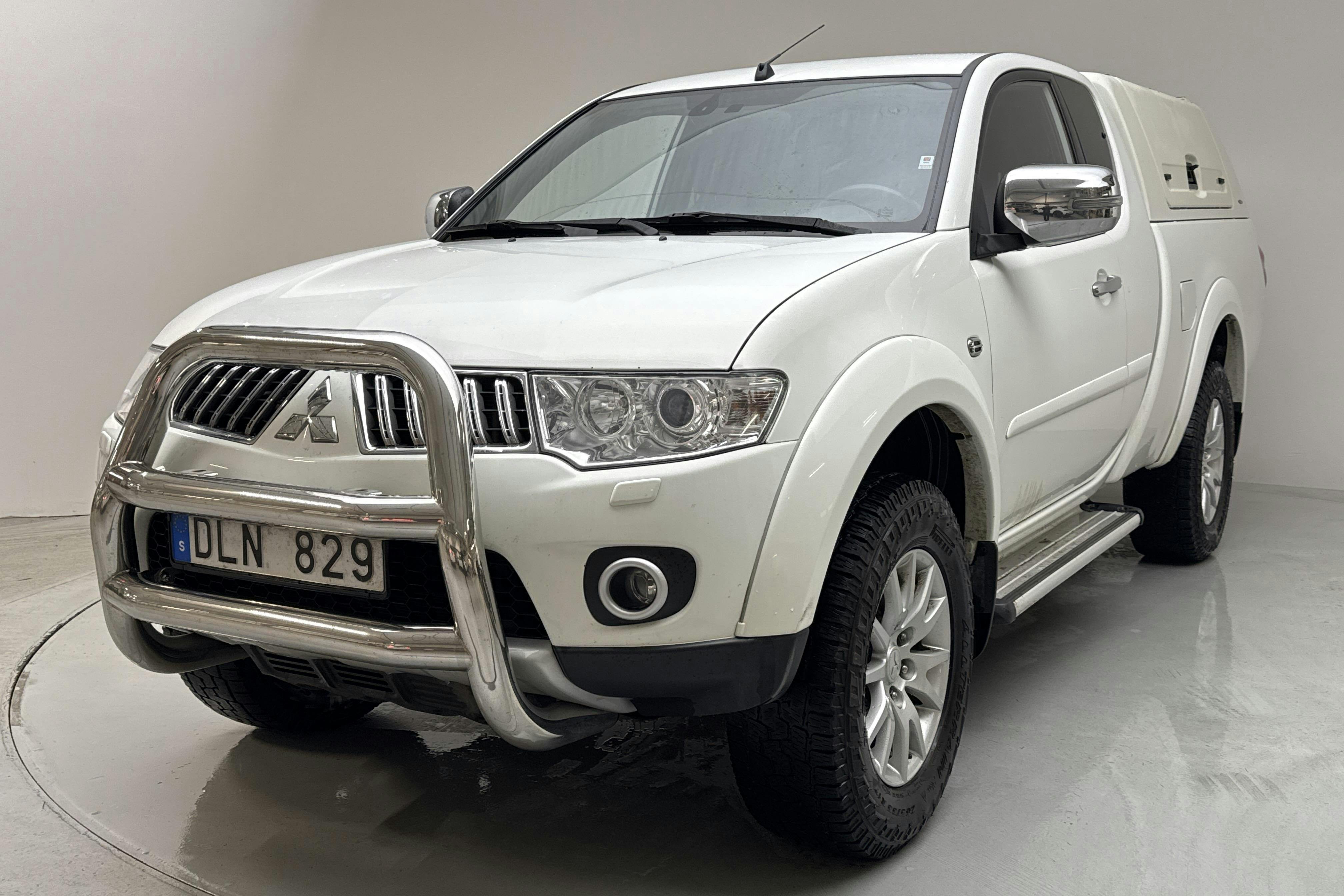Mitsubishi L200 2.5 DI-D (178hk) - 15 015 mil - Manuell - vit - 2013