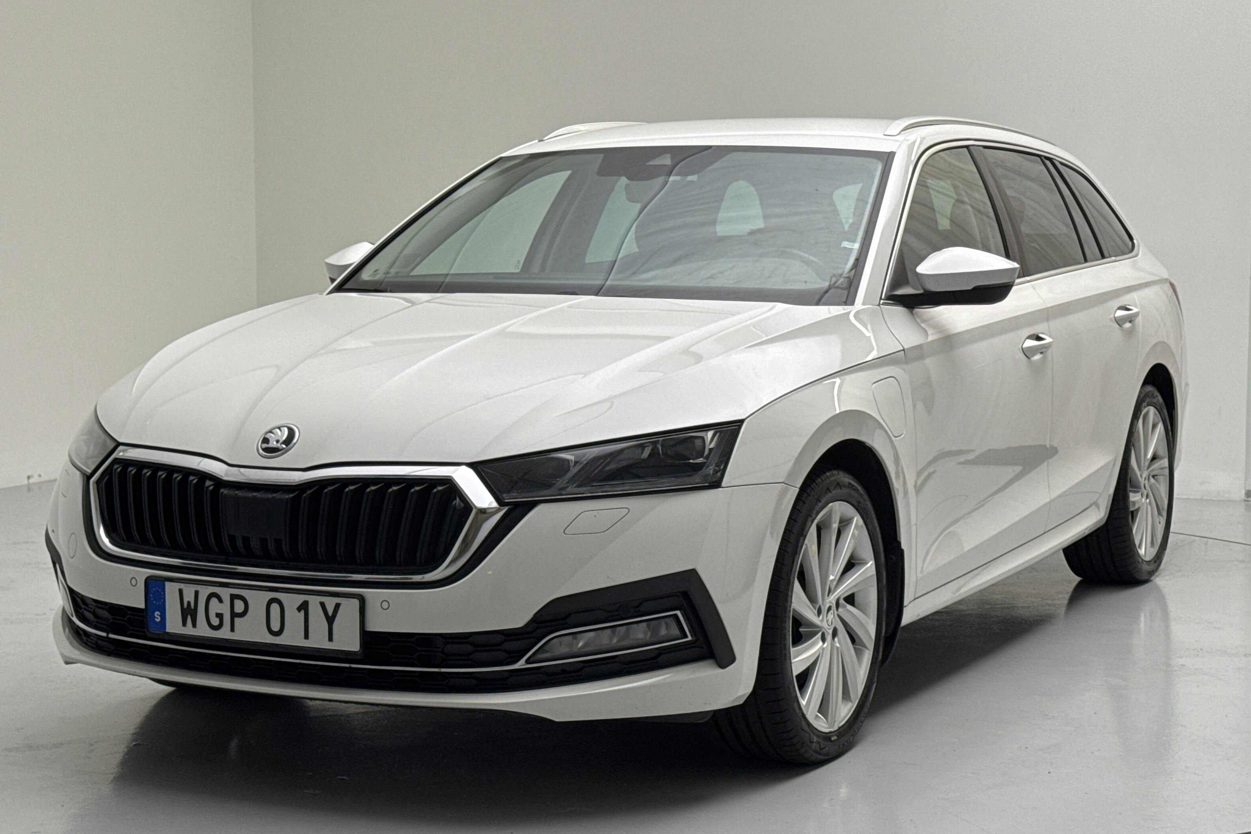 Skoda Octavia 1.4 iV PHEV Combi (204hk) - 107 280 km - Automatic - white - 2021