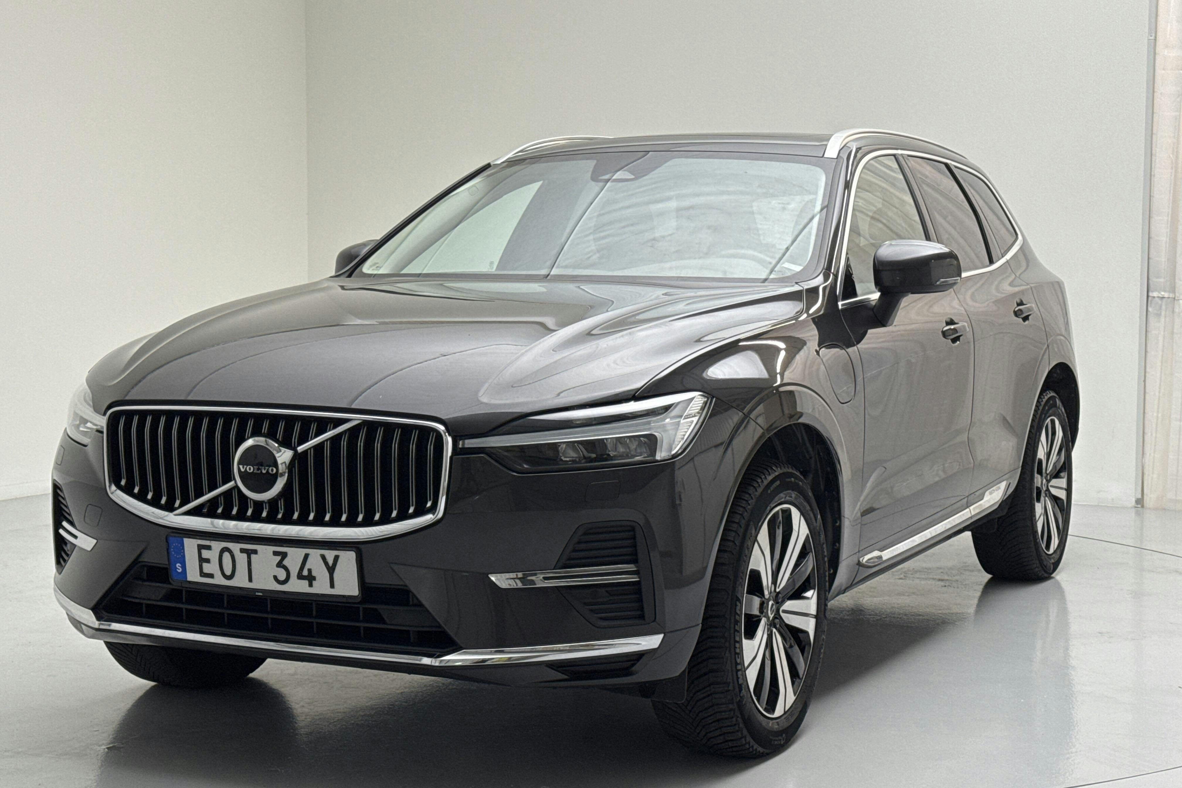 Volvo XC60 T6 AWD Recharge (350hk) - 8 675 mil - Automat - grå - 2023