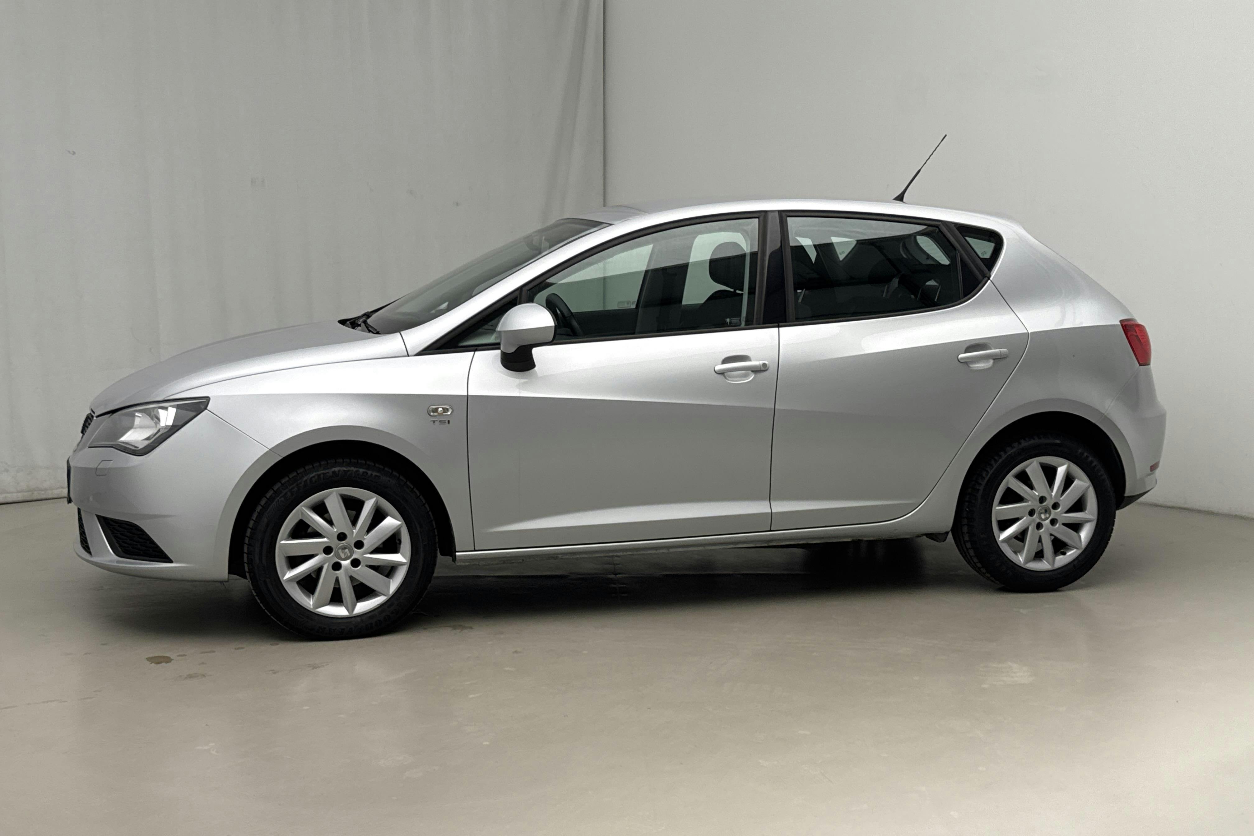 Esitlusfoto 2 aadressil 14: Seat Ibiza 1.2 TSI 5dr (105hk) - 71 870 km - Käsitsi - hõbe - 2013