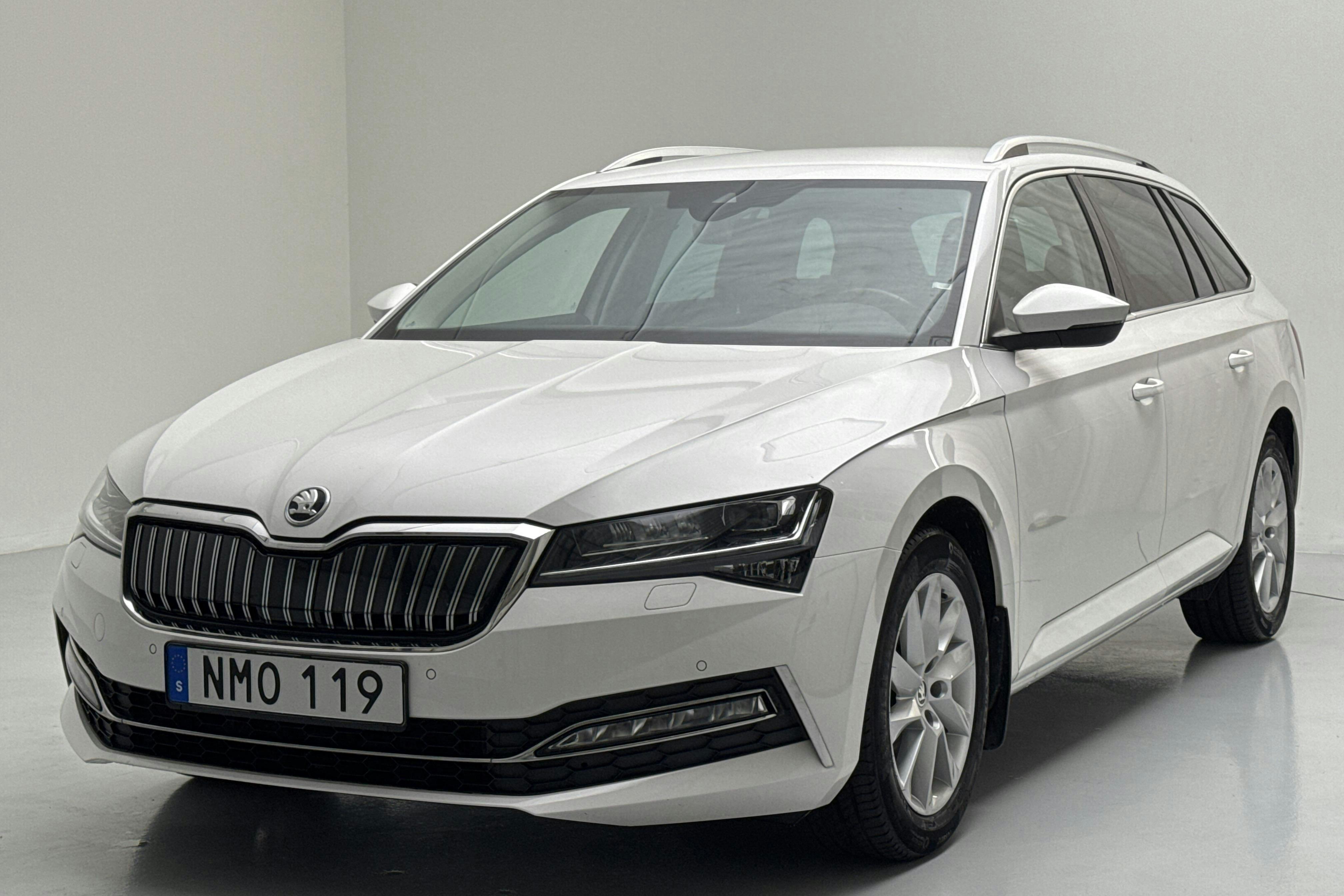 Skoda Superb 1.4 TSI PHEV Kombi (218hk) - 8 725 mil - Automat - vit - 2021