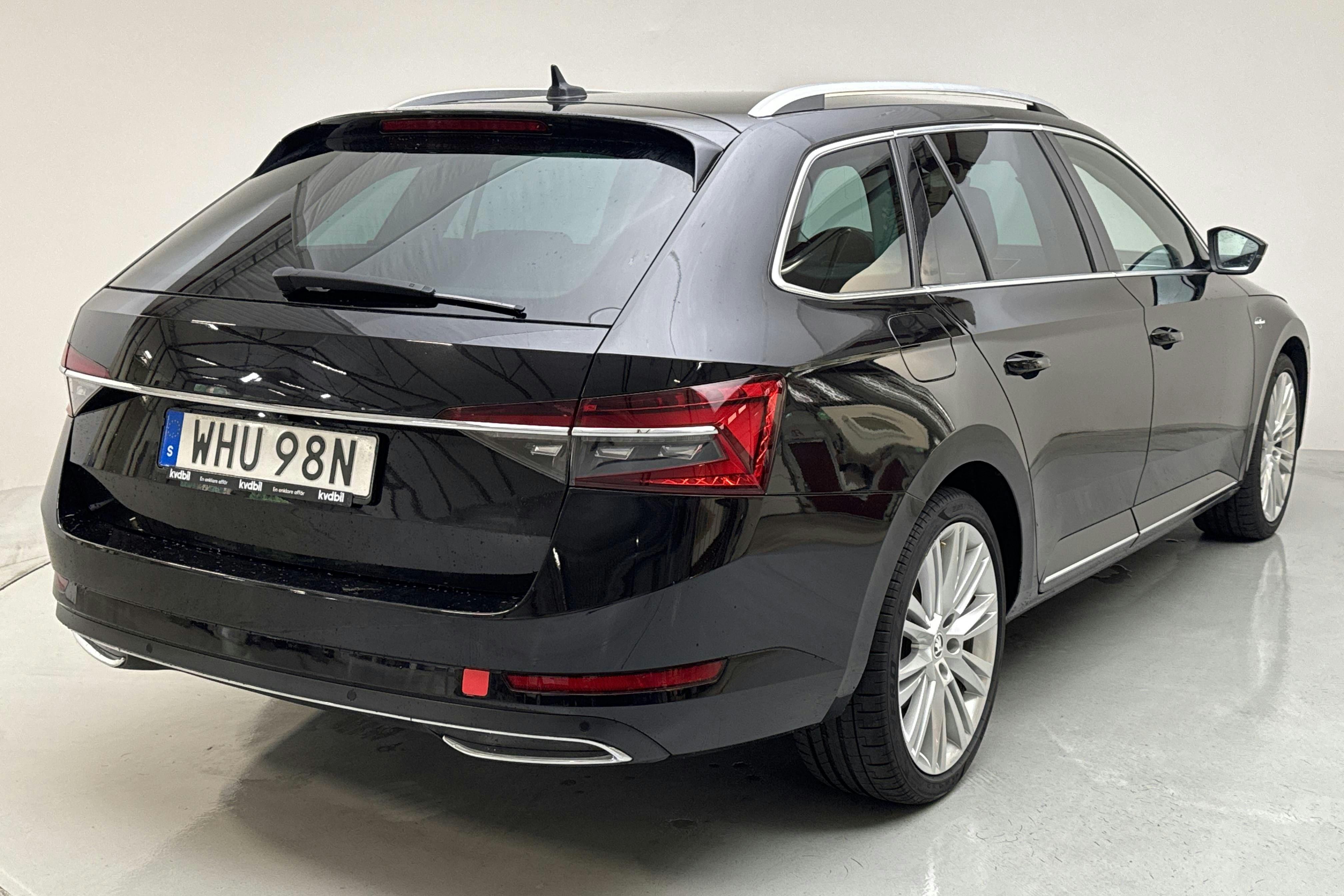 Skoda Superb 1.4 TSI PHEV Kombi (218hk) - 14 021 mil - Automat - svart - 2020
