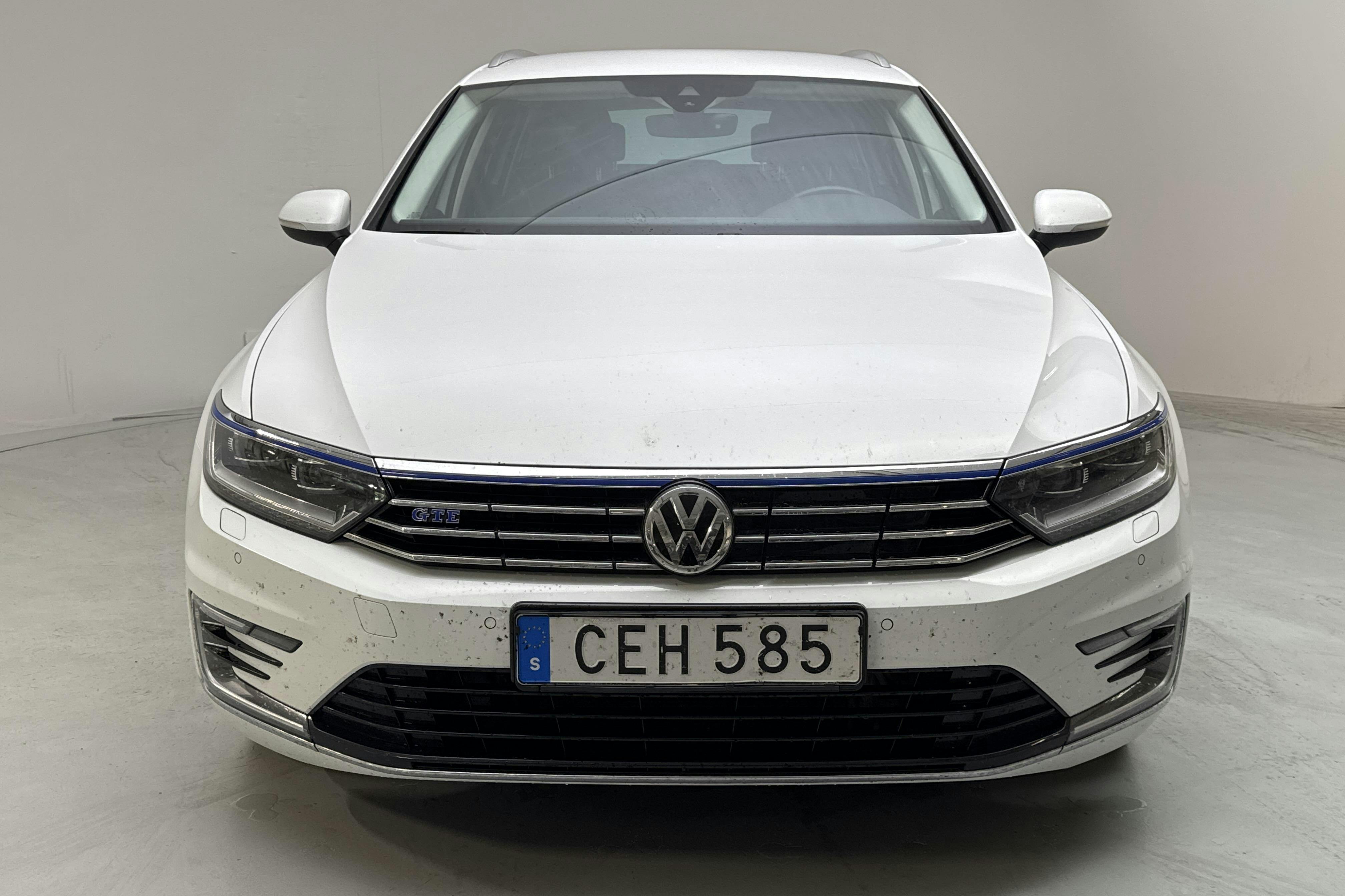 VW Passat 1.4 Plug-in-Hybrid Sportscombi (218hk) - 12 802 mil - Automat - vit - 2018