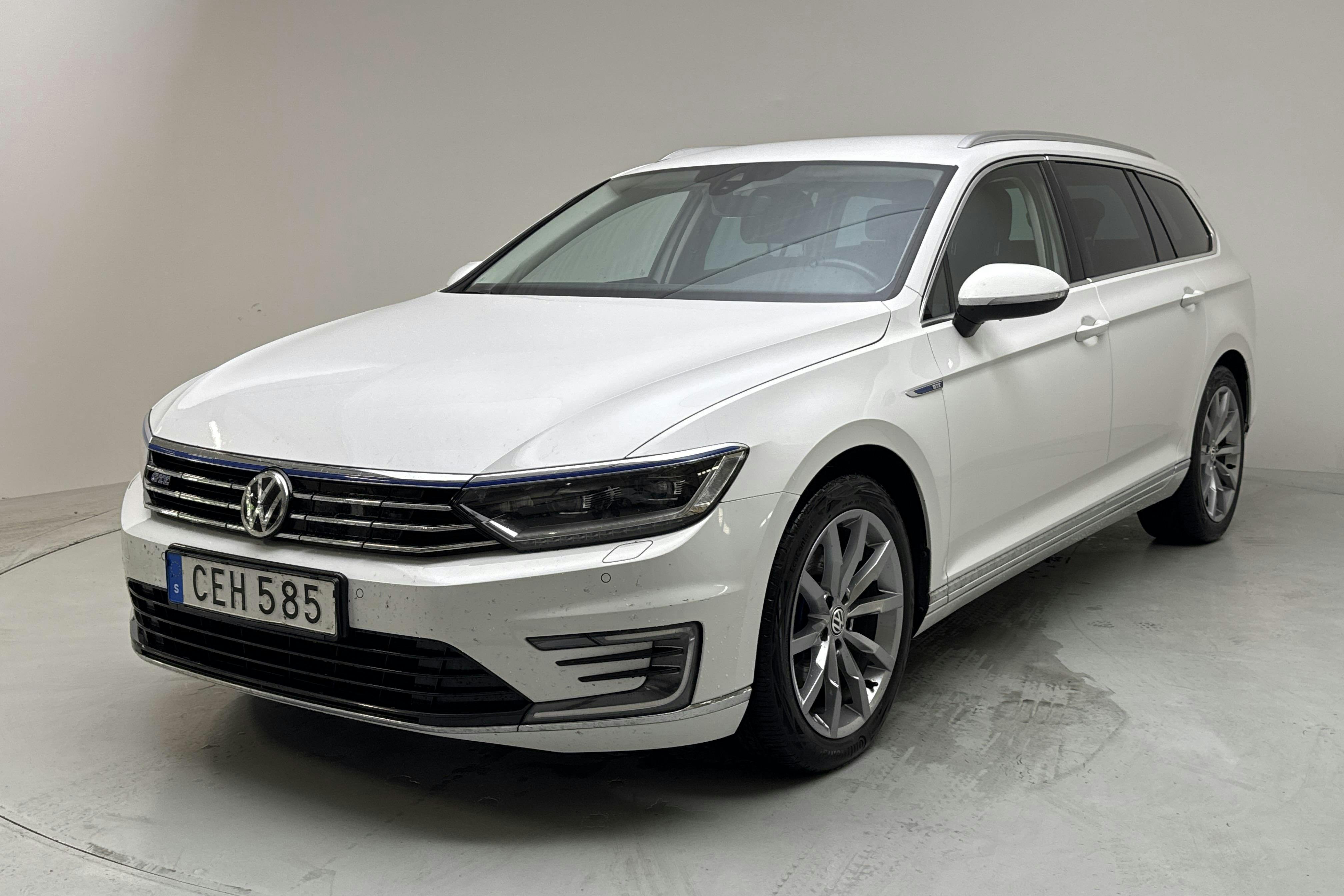 VW Passat 1.4 Plug-in-Hybrid Sportscombi (218hk) - 12 802 mil - Automat - vit - 2018