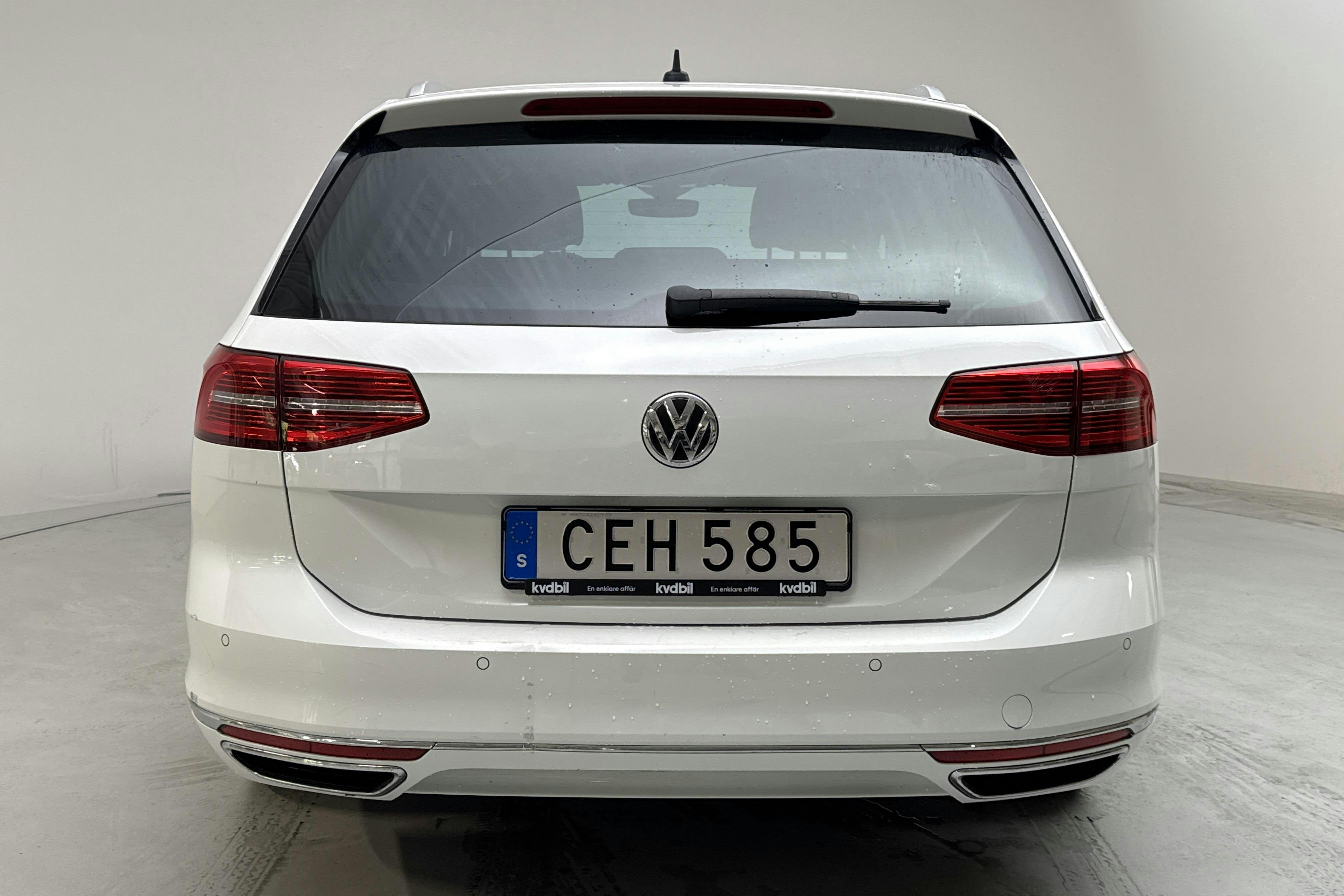 VW Passat 1.4 Plug-in-Hybrid Sportscombi (218hk) - 12 802 mil - Automat - vit - 2018