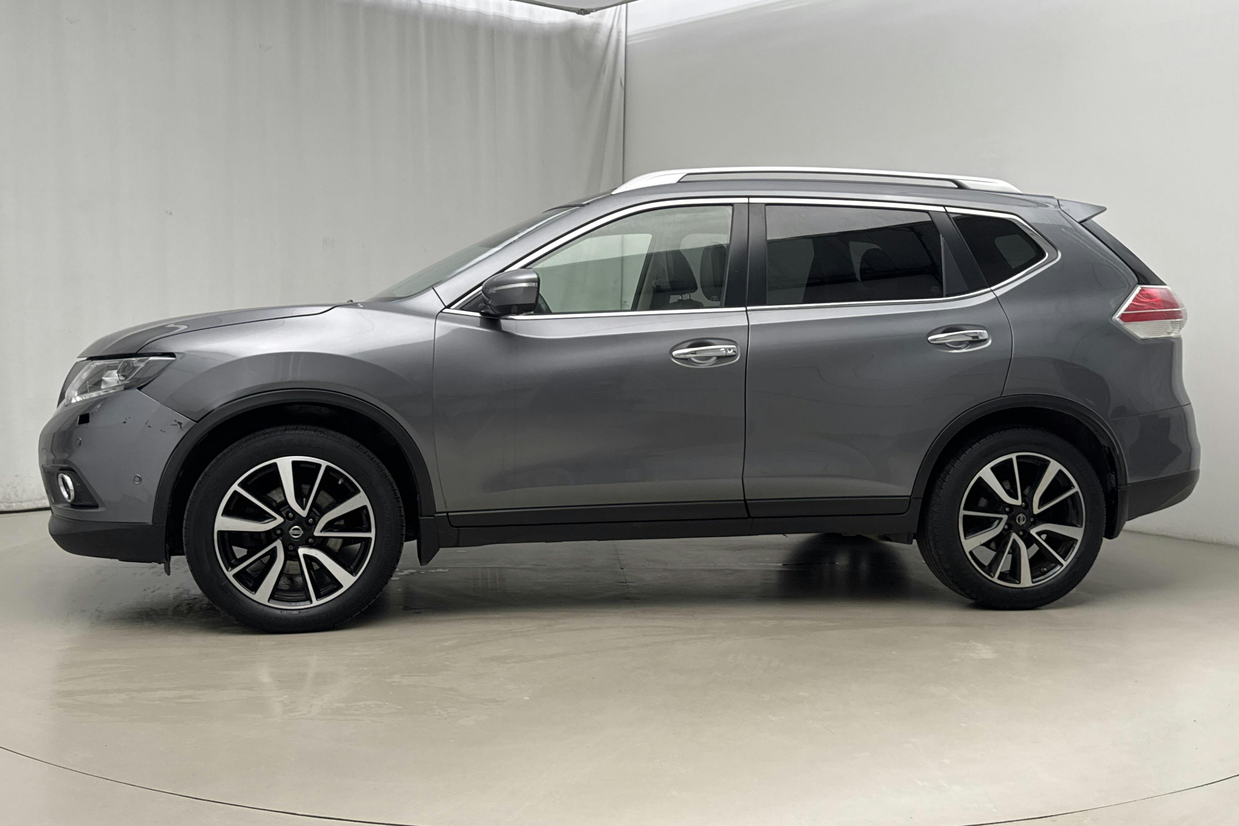 Presentation photo 2 of 19: Nissan X-trail 1.6 dCi 4WD (130hk) - 207 920 km - Manual - gray - 2016
