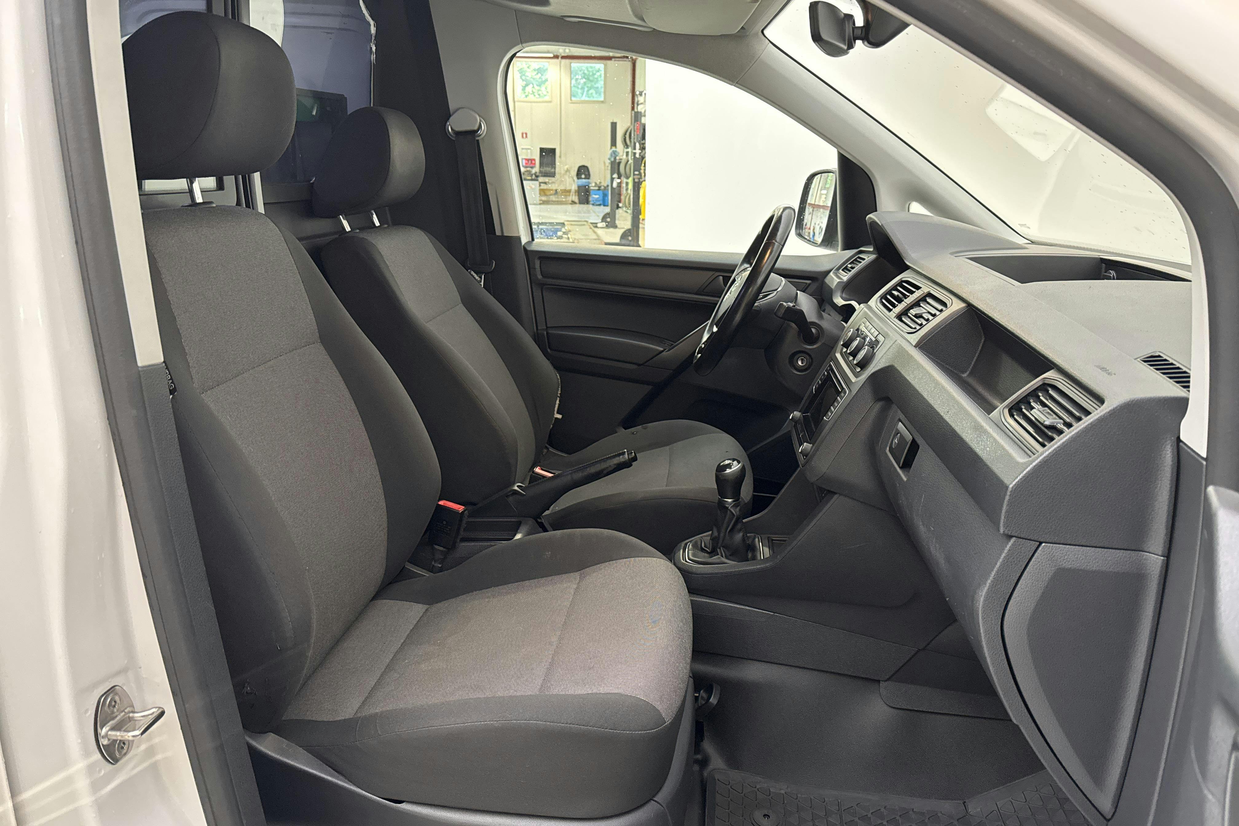 VW Caddy 2.0 TDI Skåp (102hk) - 9 549 mil - Manuell - vit - 2017