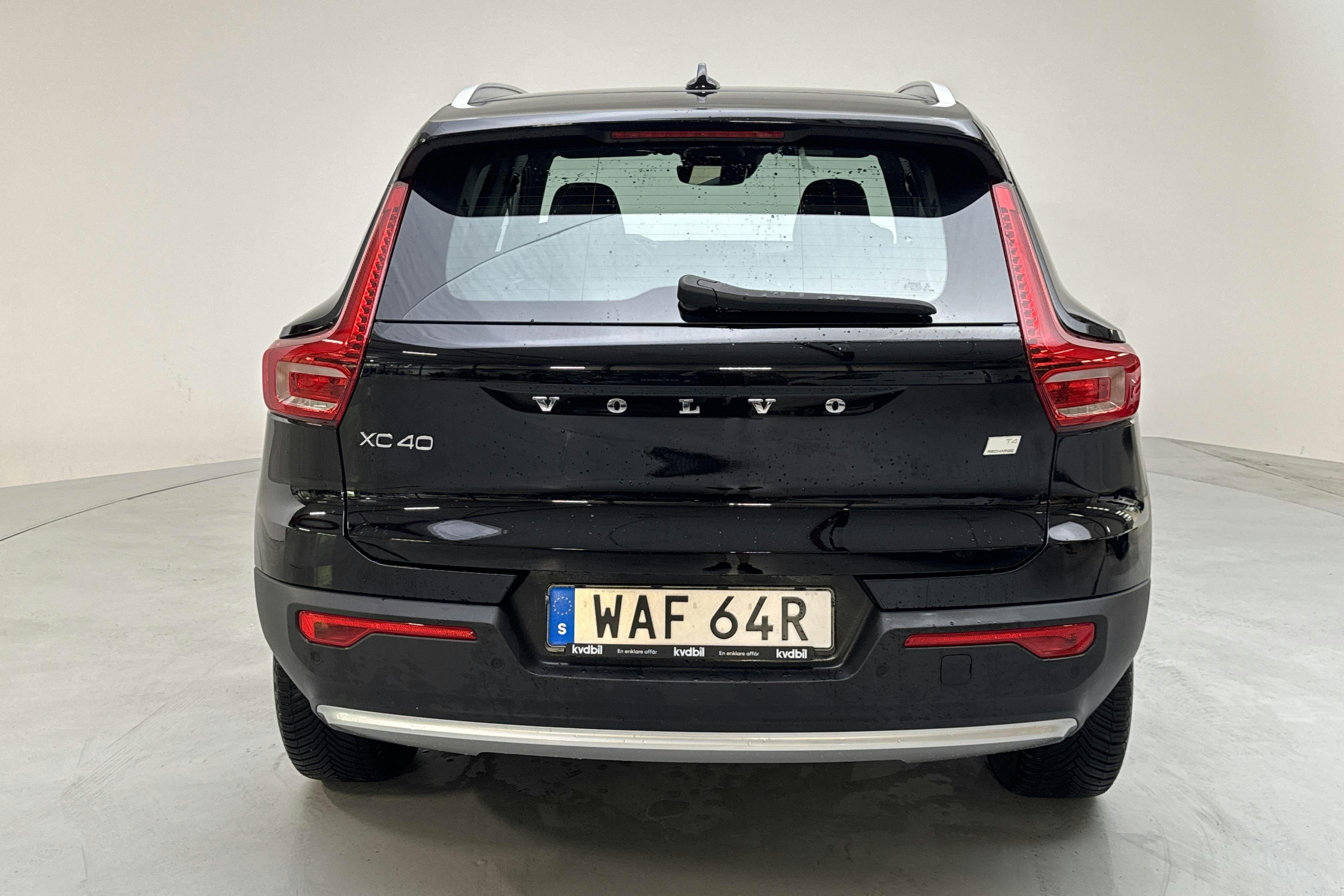 Volvo XC40 T4 2WD Twin Engine (211hk) - 3 789 mil - Automat - svart - 2023
