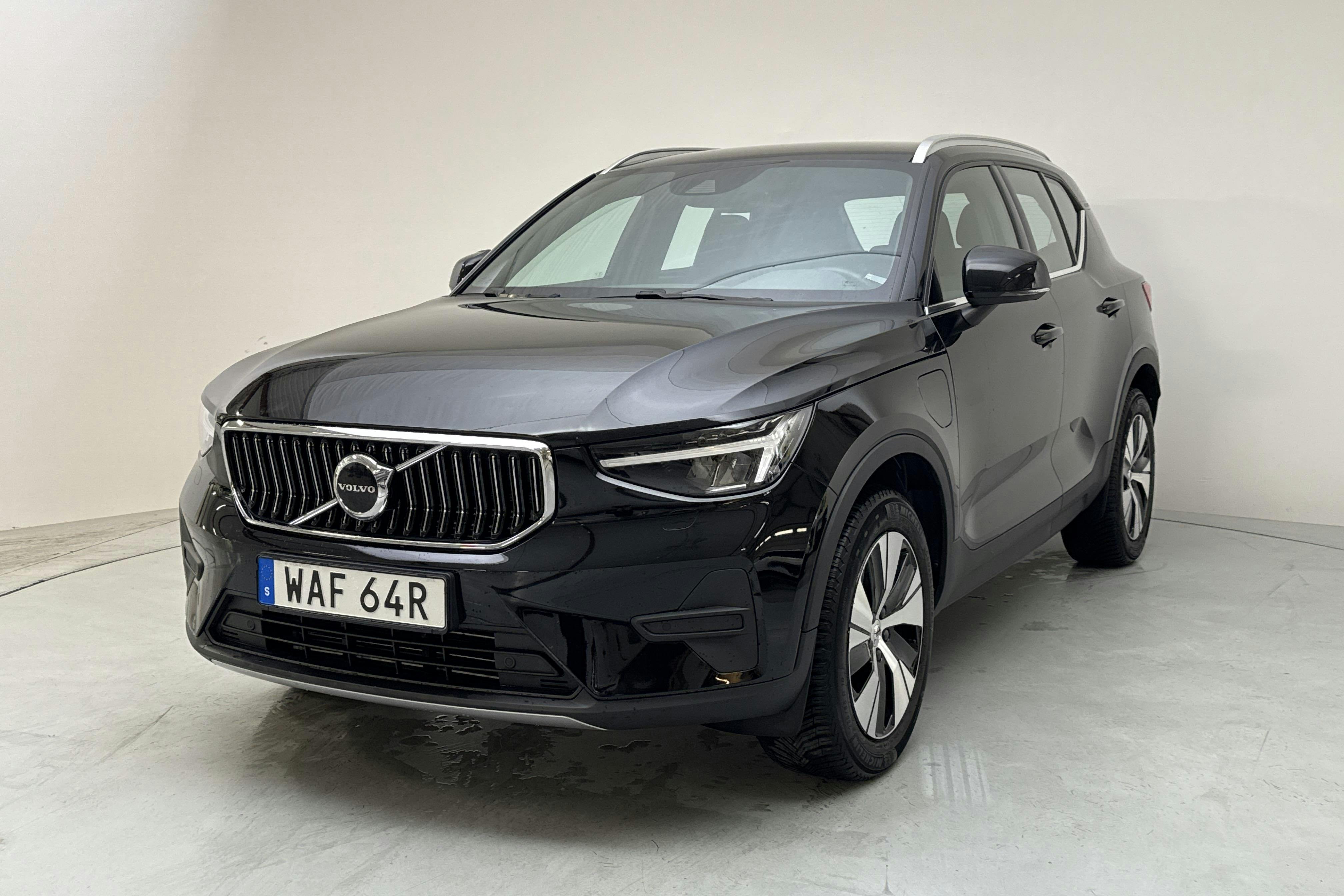 Volvo XC40 T4 2WD Twin Engine (211hk) - 3 789 mil - Automat - svart - 2023