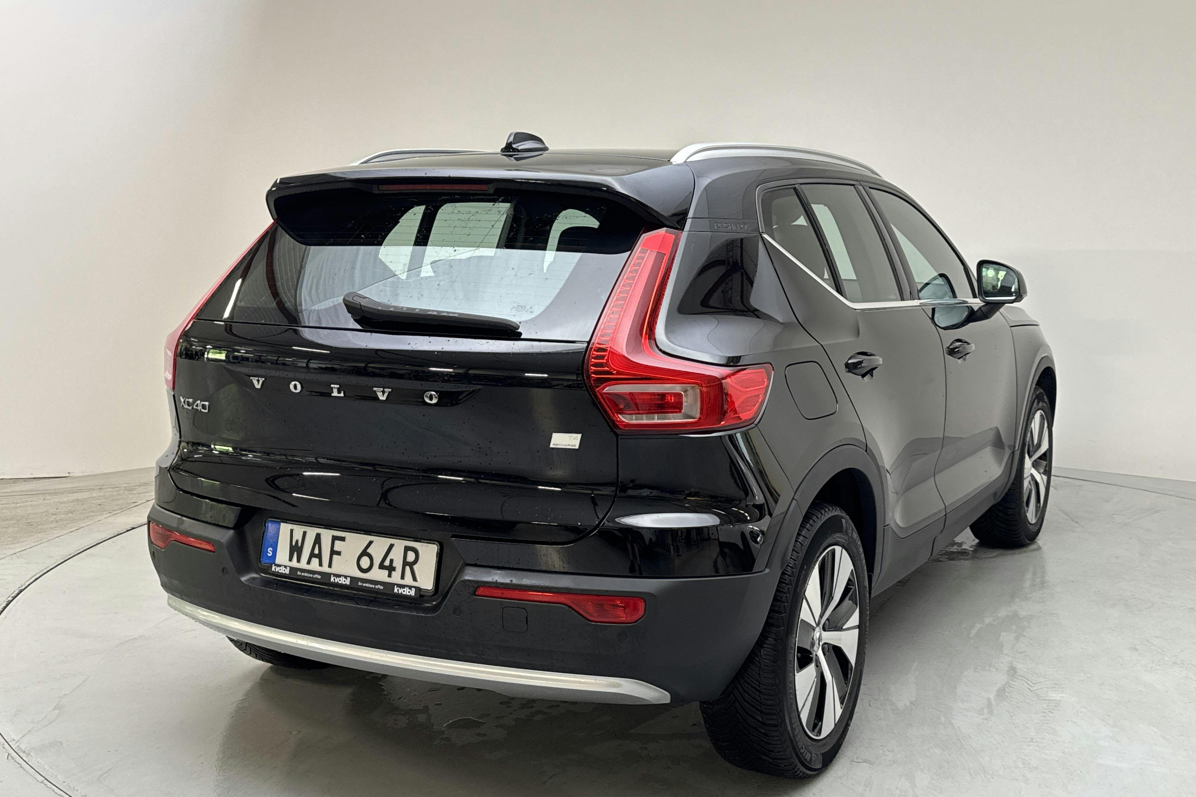 Volvo XC40 T4 2WD Twin Engine (211hk) - 3 789 mil - Automat - svart - 2023