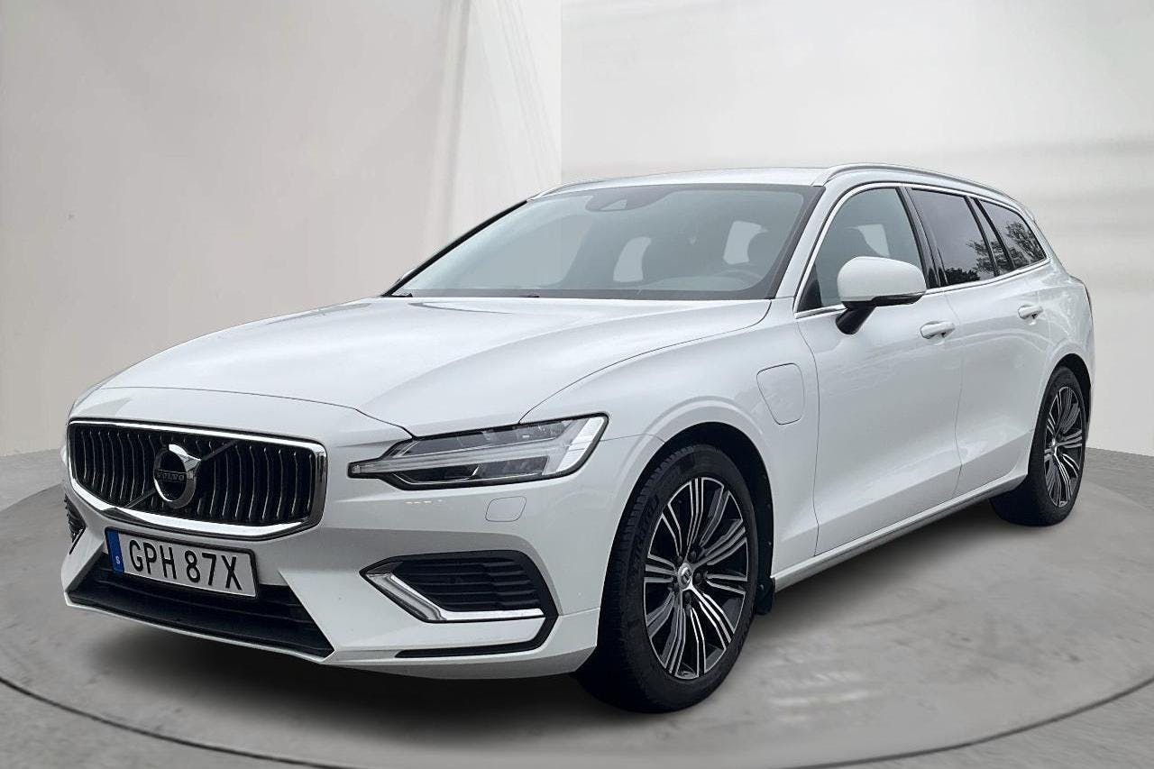 Esitlusfoto 1 aadressil 17: Volvo V60 T6 AWD Recharge (340hk) - 78 640 km - Automaatne - valge - 2021