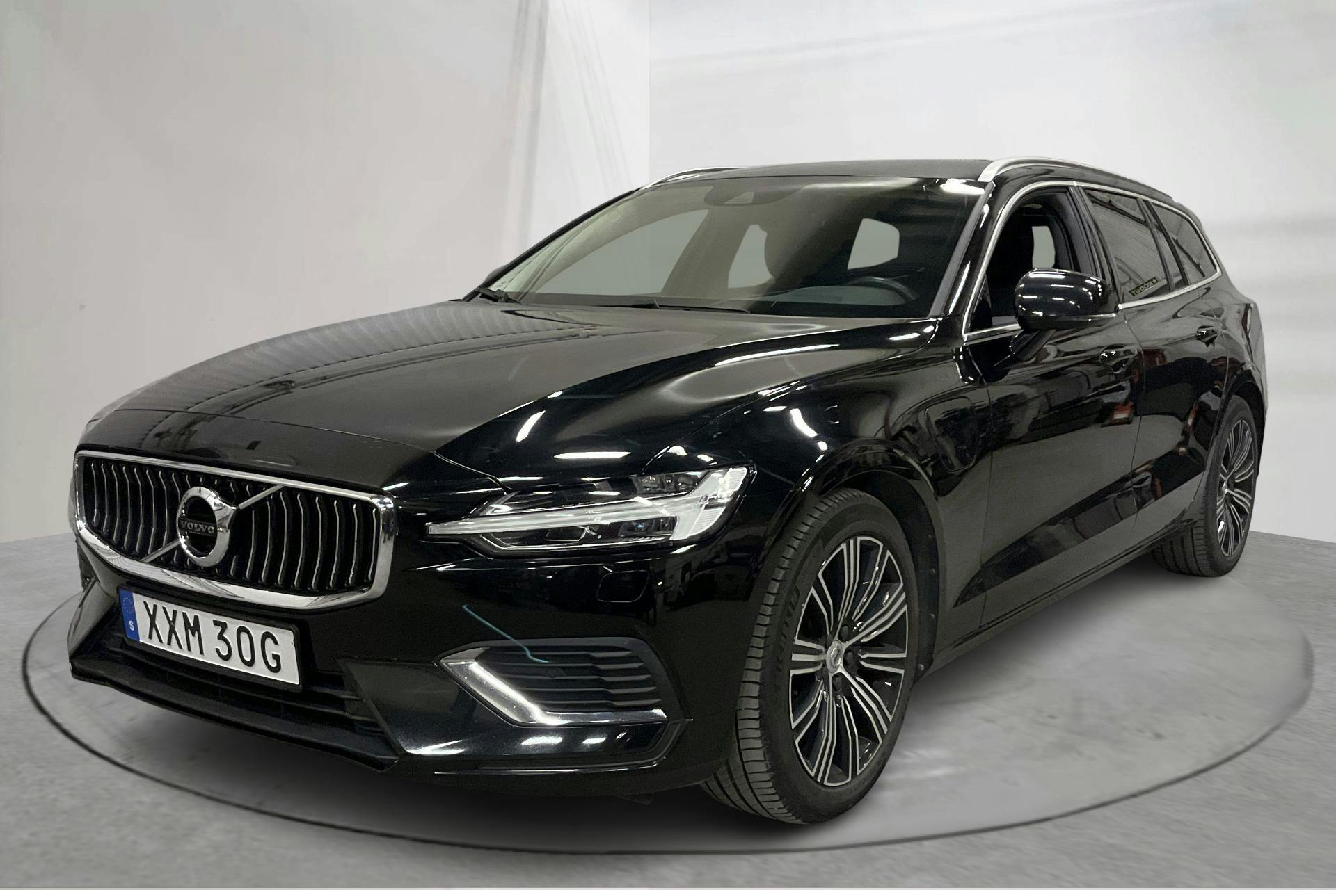 Presentation photo 1 of 17: Volvo V60 T6 AWD Twin Engine (340hk) - 91 850 km - Automatic - black - 2021