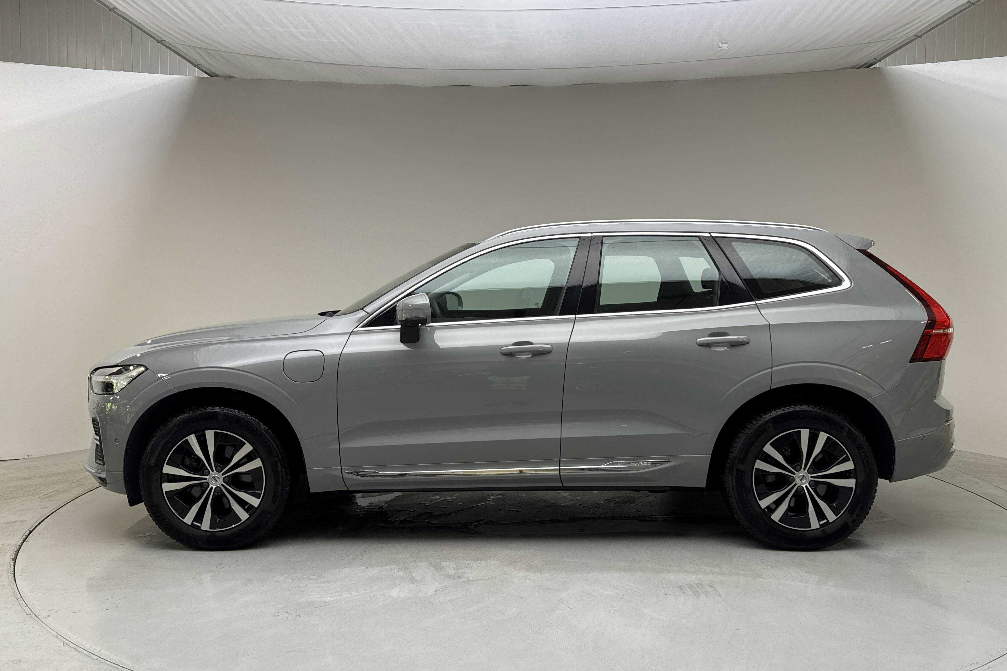 Presentationsfoto 2 av 18: Volvo XC60 T6 AWD Recharge (350hk) - 7 339 mil - Automat - grå - 2024