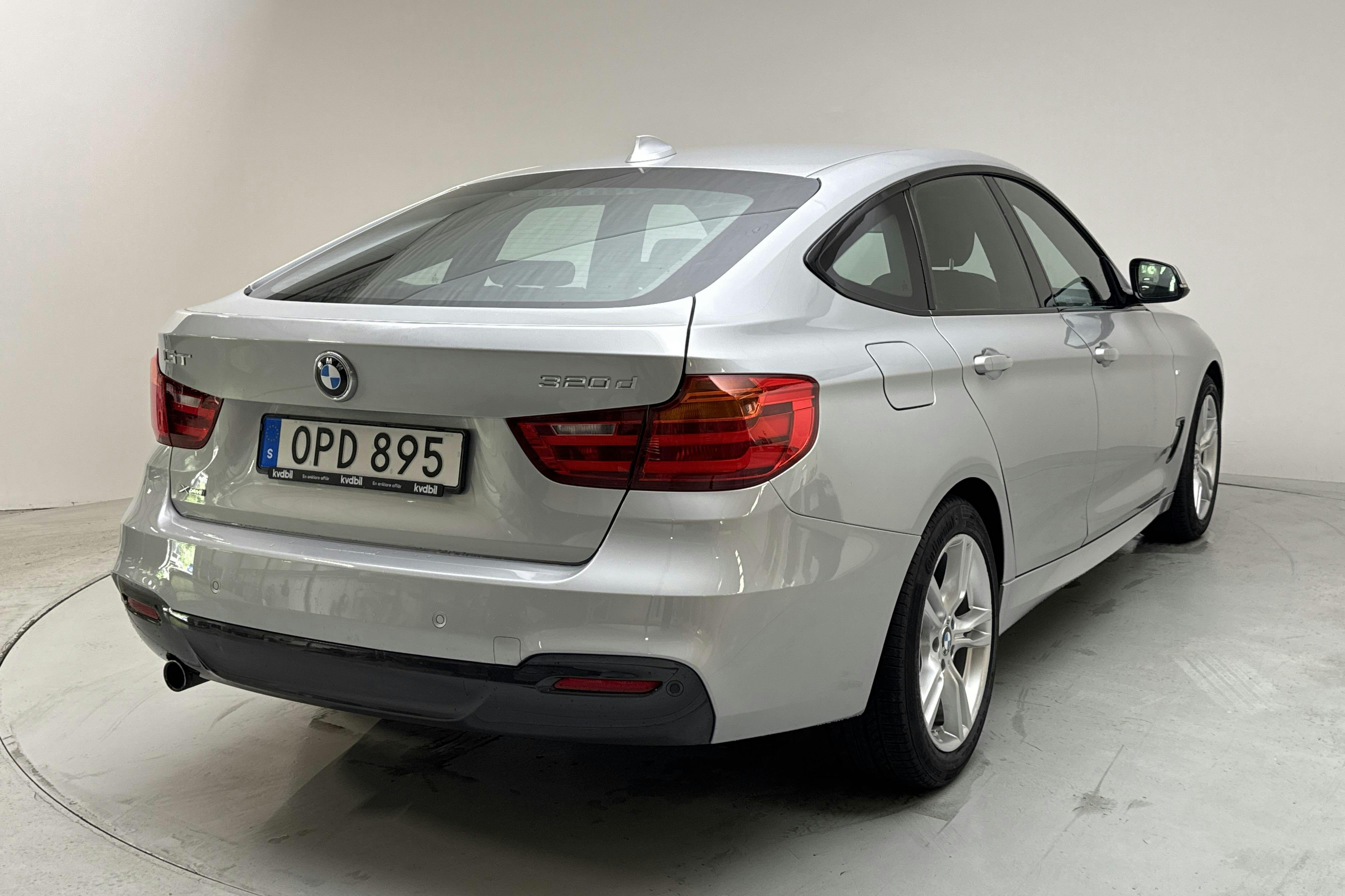 BMW 320d GT xDrive, F34 (184hk) - 106 580 km - Automaatne - hõbe - 2015