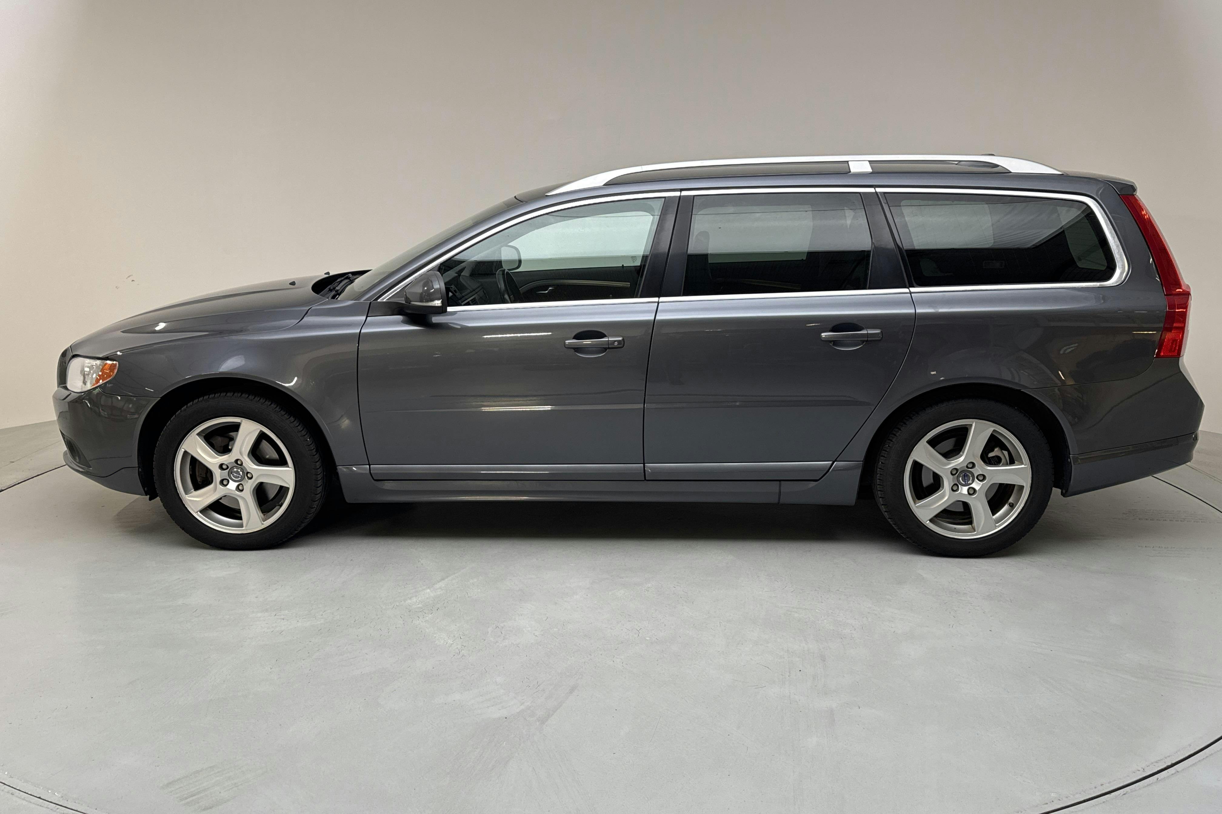Esitlusfoto 2 aadressil 12: Volvo V70 II 2.5T (231hk) - 216 380 km - Automaatne - hall - 2012
