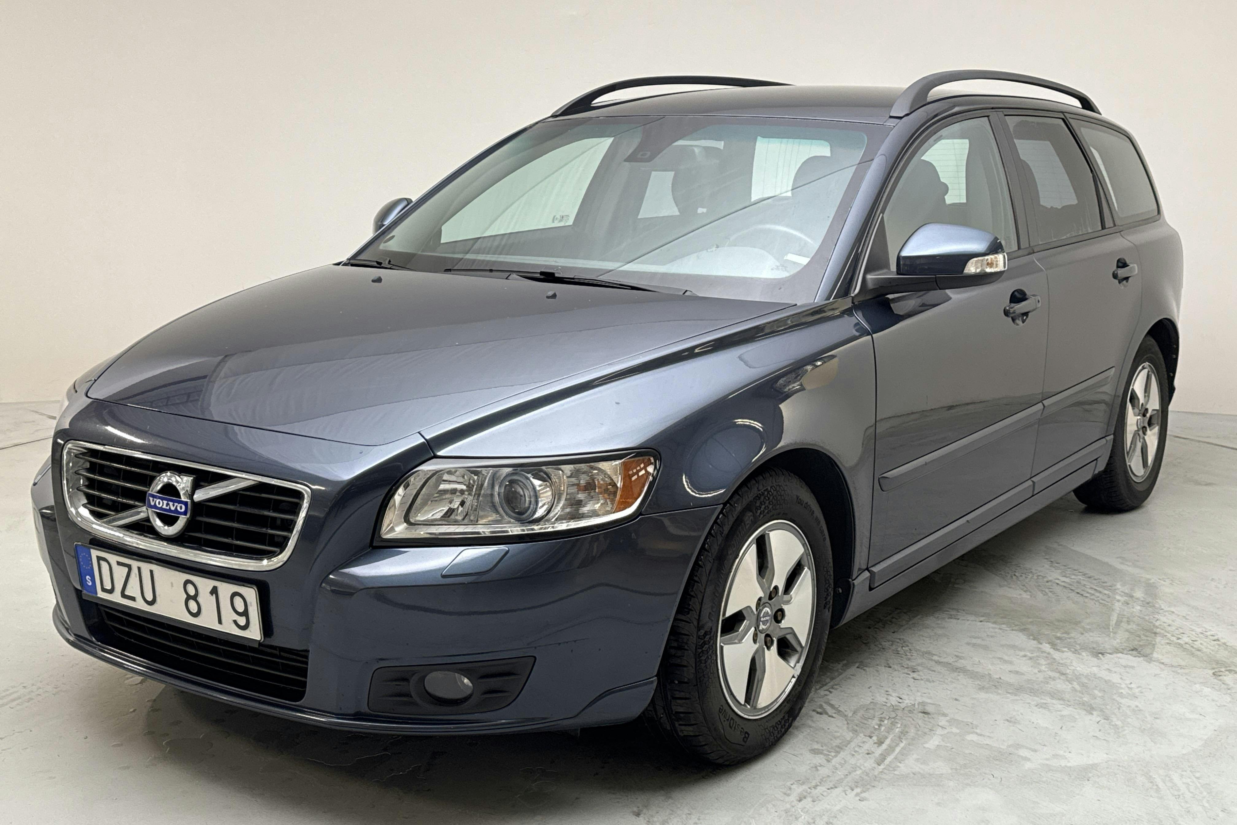 Presentationsfoto 1 av 11: Volvo V50 D2 (115hk) - 18 623 mil - Manuell - blå - 2011