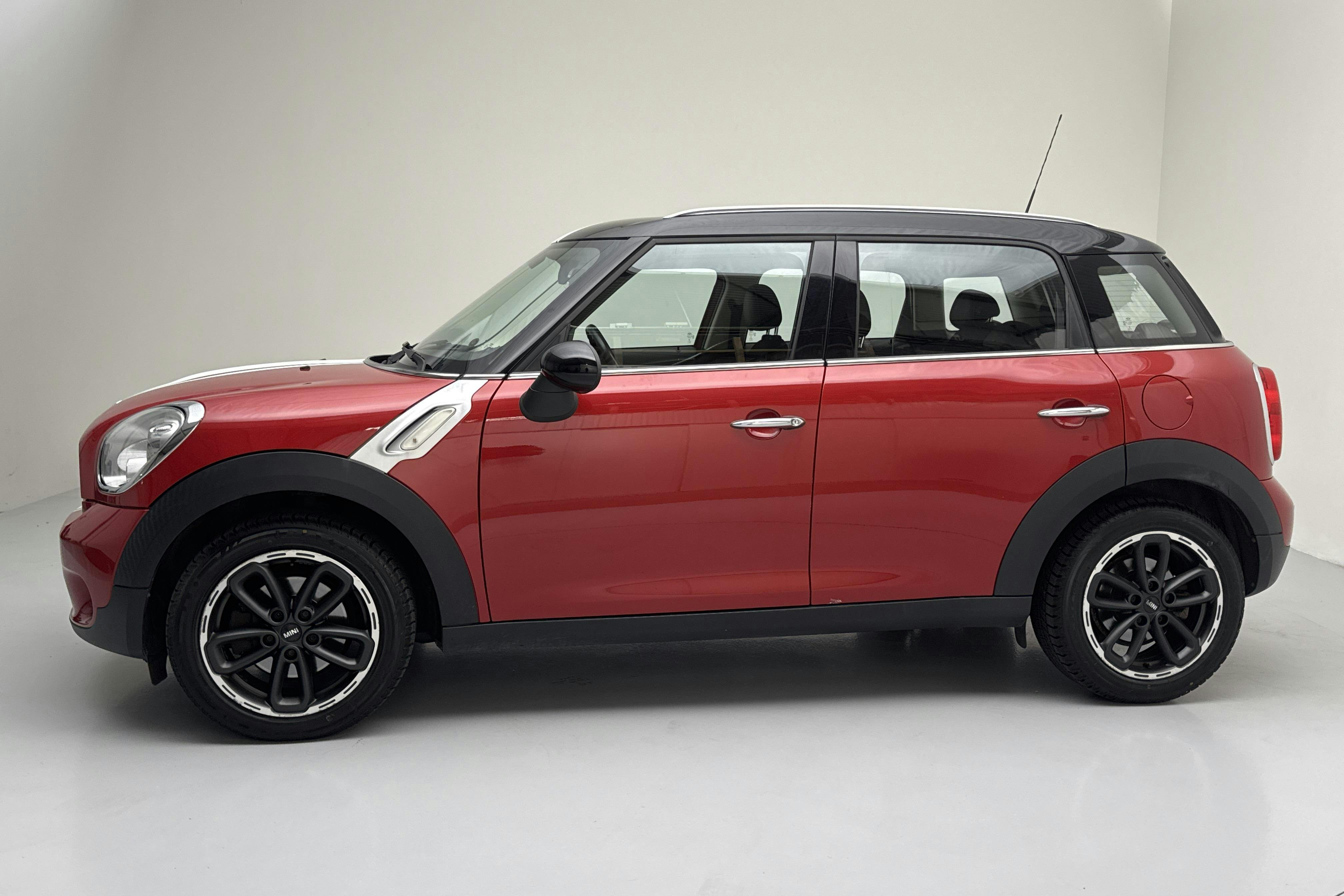 Presentationsfoto 2 av 12: MINI Cooper D Countryman (112hk) - 14 320 mil - Manuell - röd - 2015